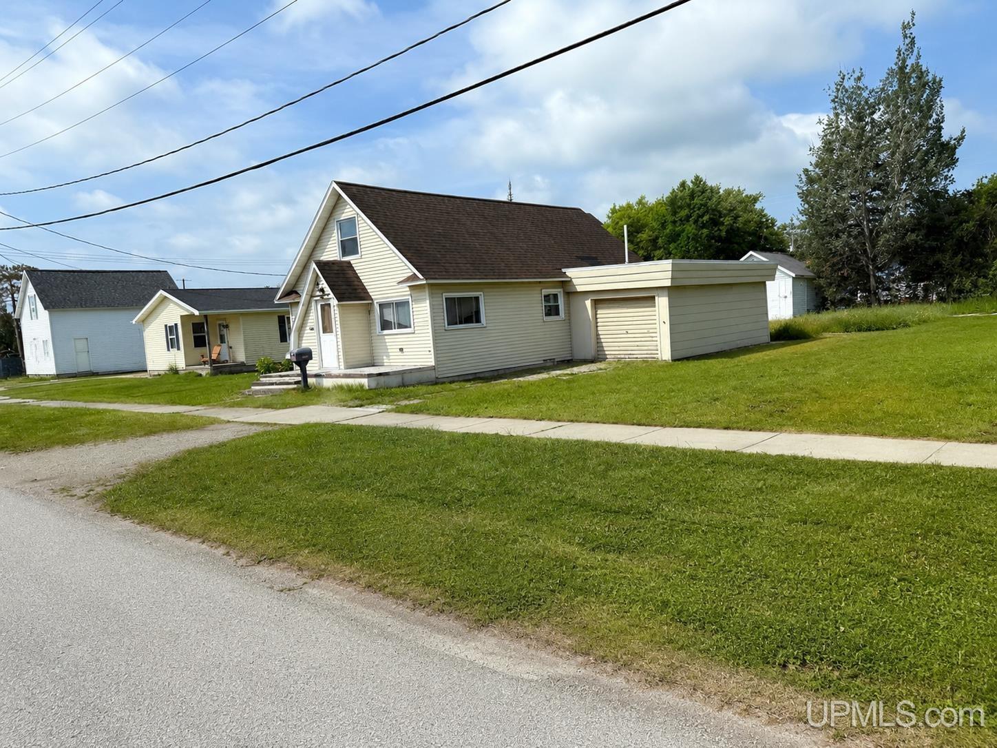 130 S 4th Street Property Photo 2