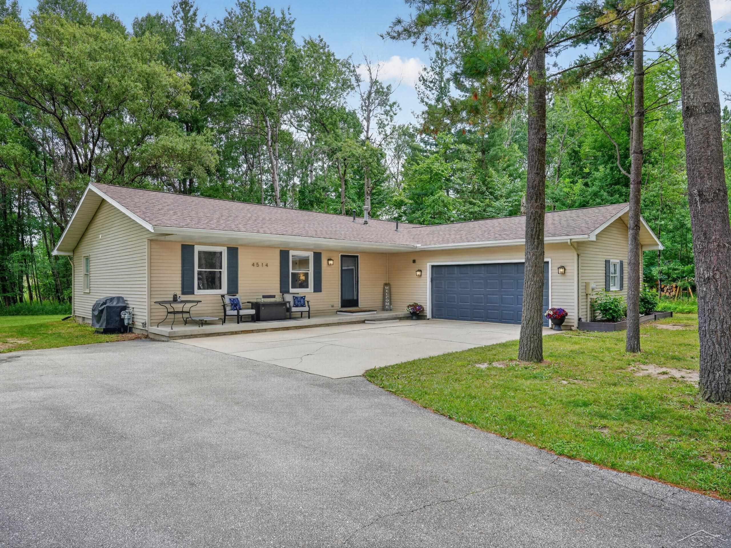 4514 W Salisbury Drive Property Photo 1