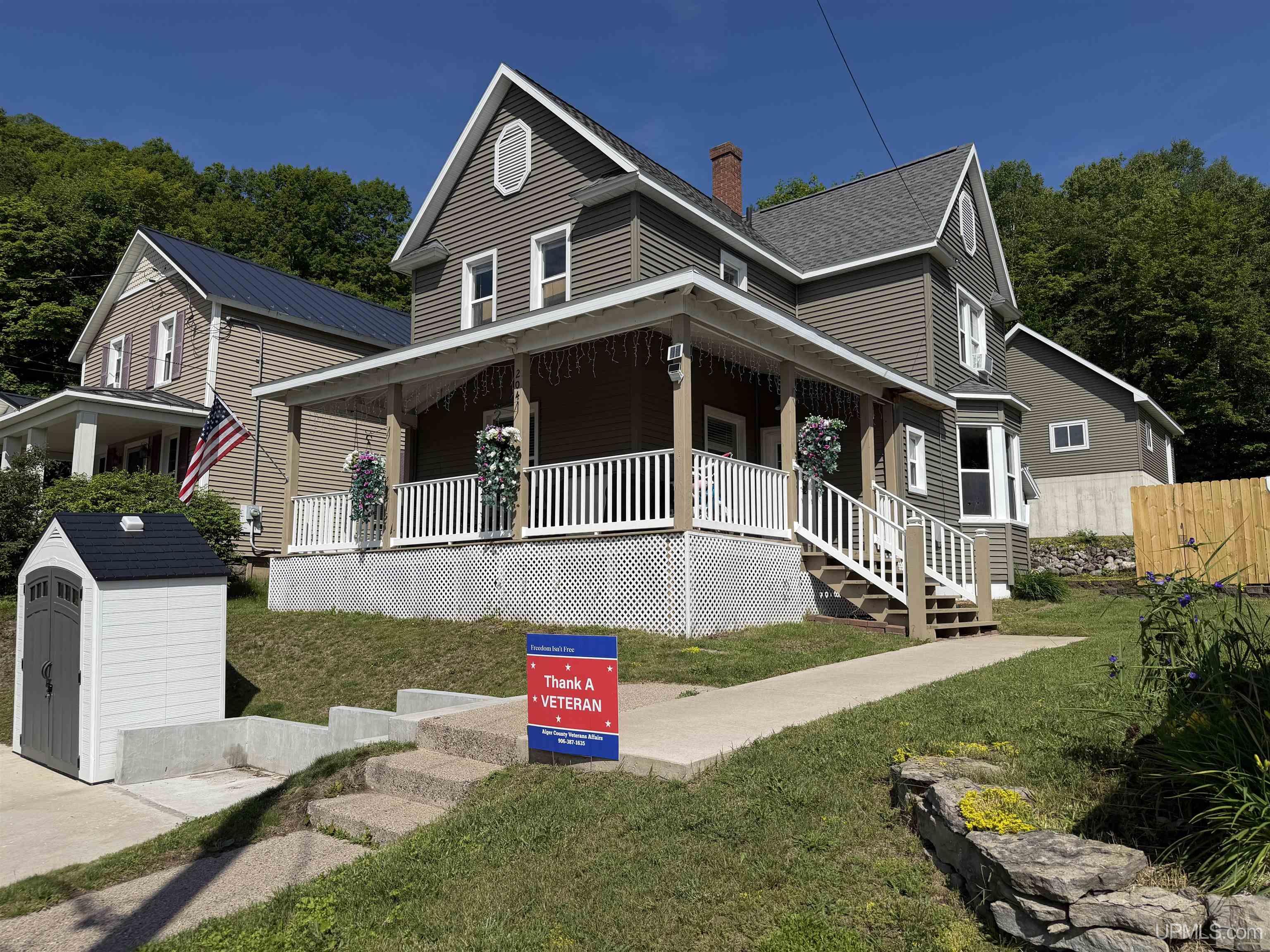204 Walnut Street Property Photo 1