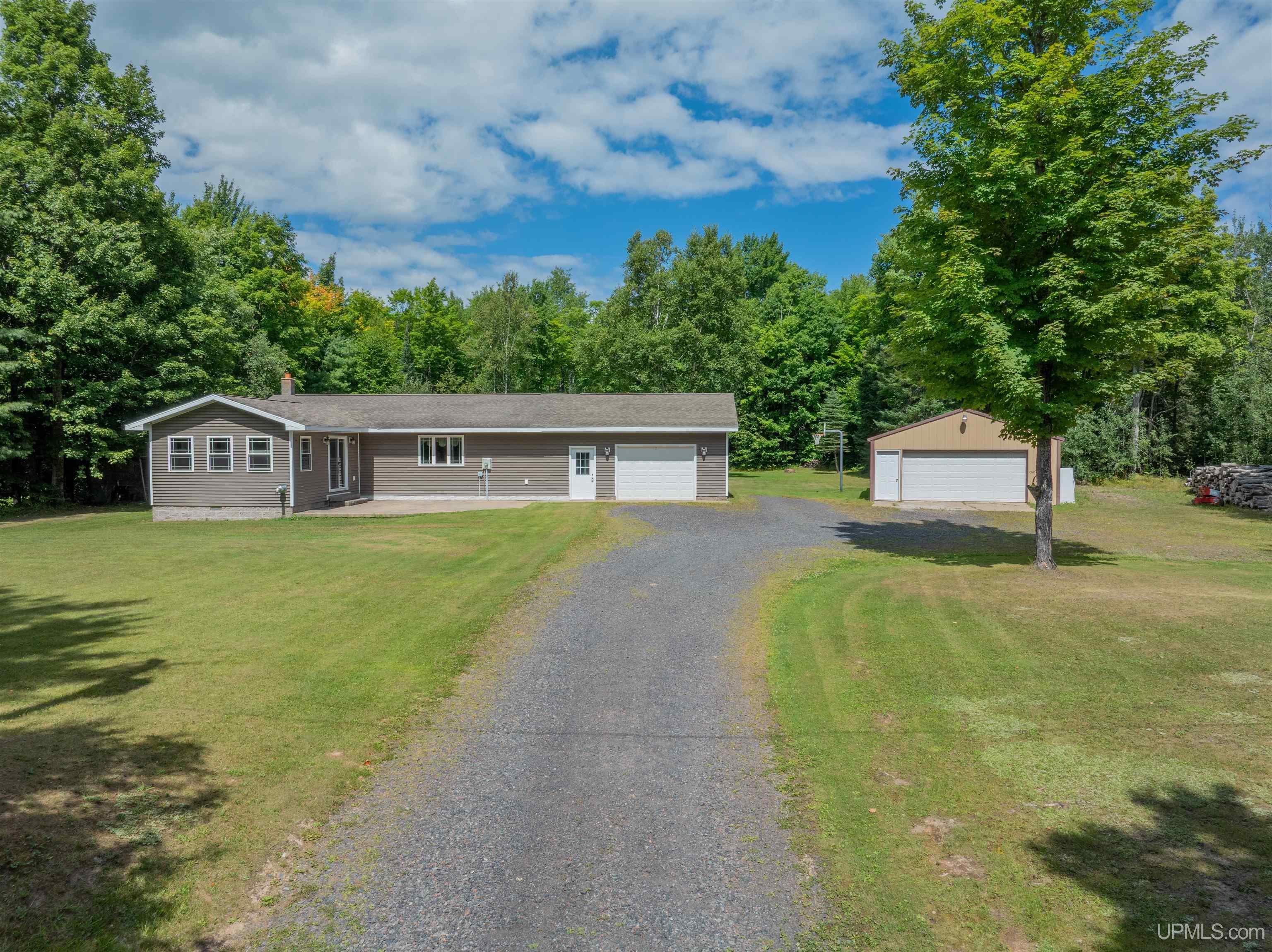 E438 M94 Highway Property Photo 1