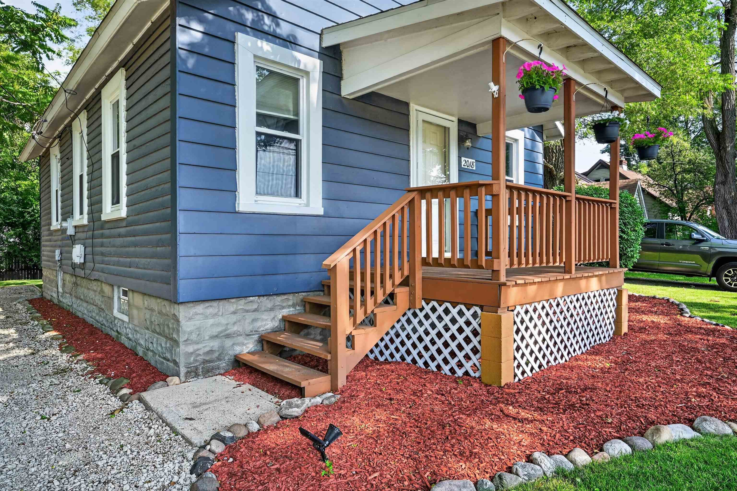 2018 Jefferson Avenue Property Photo 3