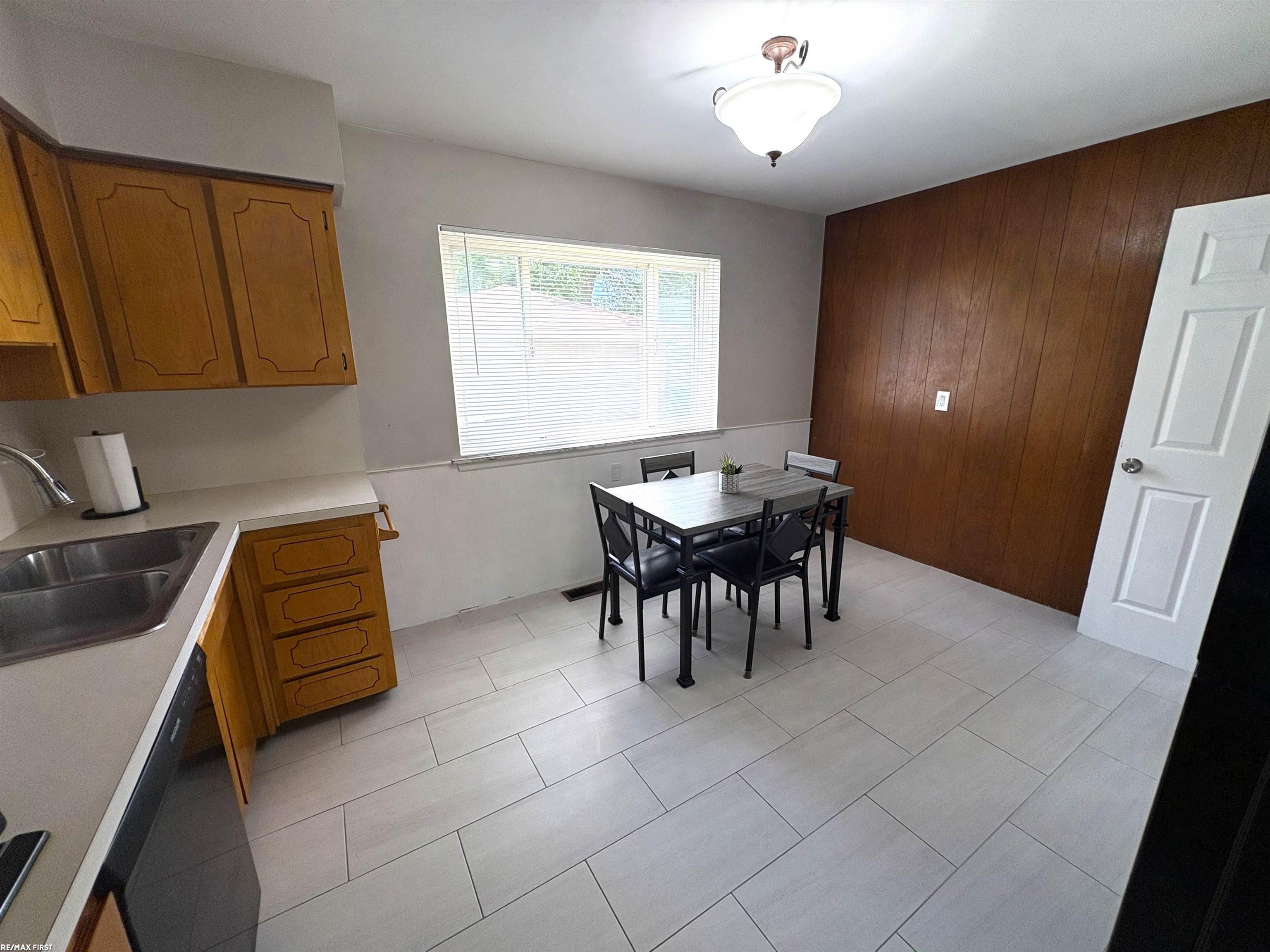 11652 Frazho Road Property Photo 6