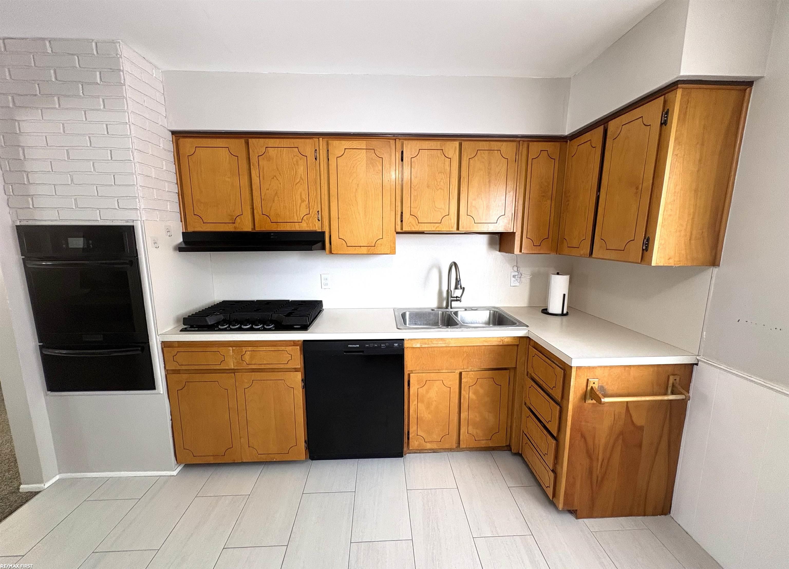 11652 Frazho Road Property Photo 7