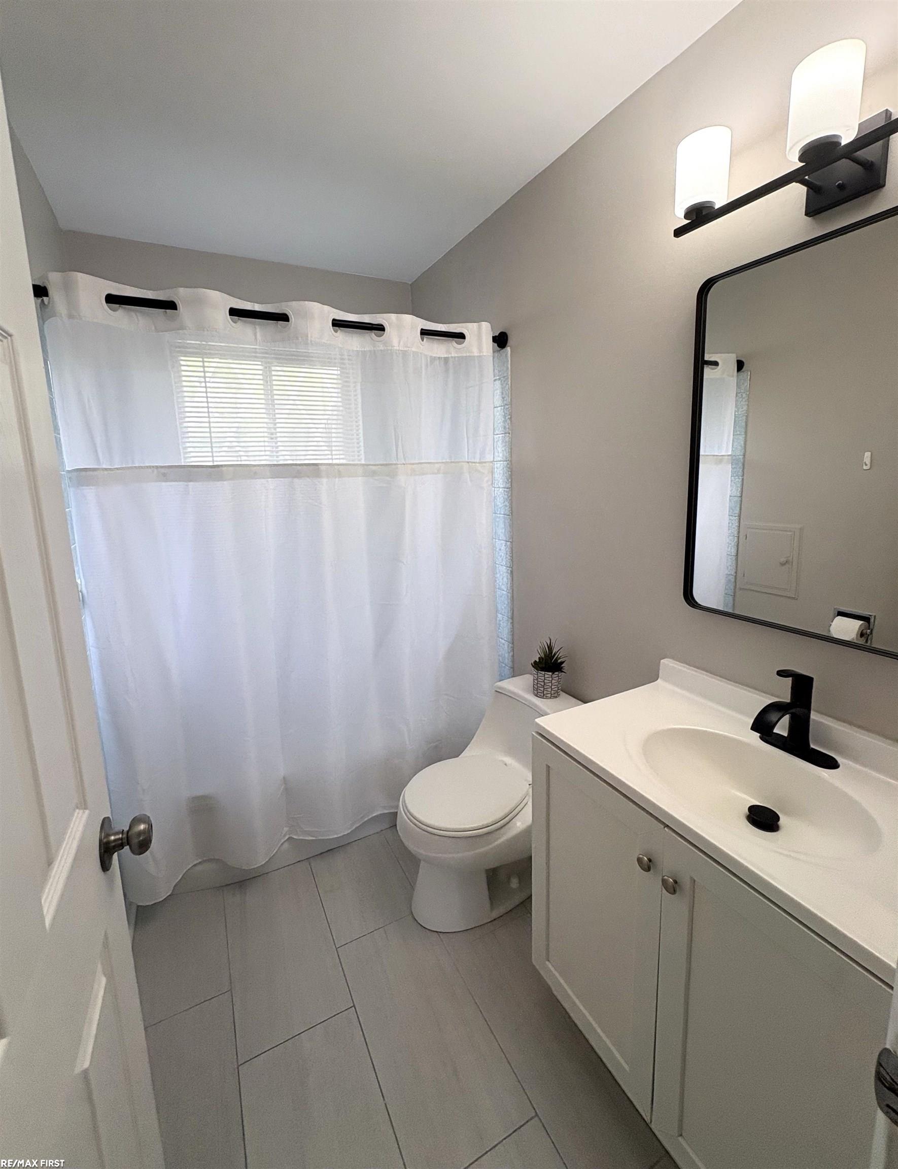 11652 Frazho Road Property Photo 10