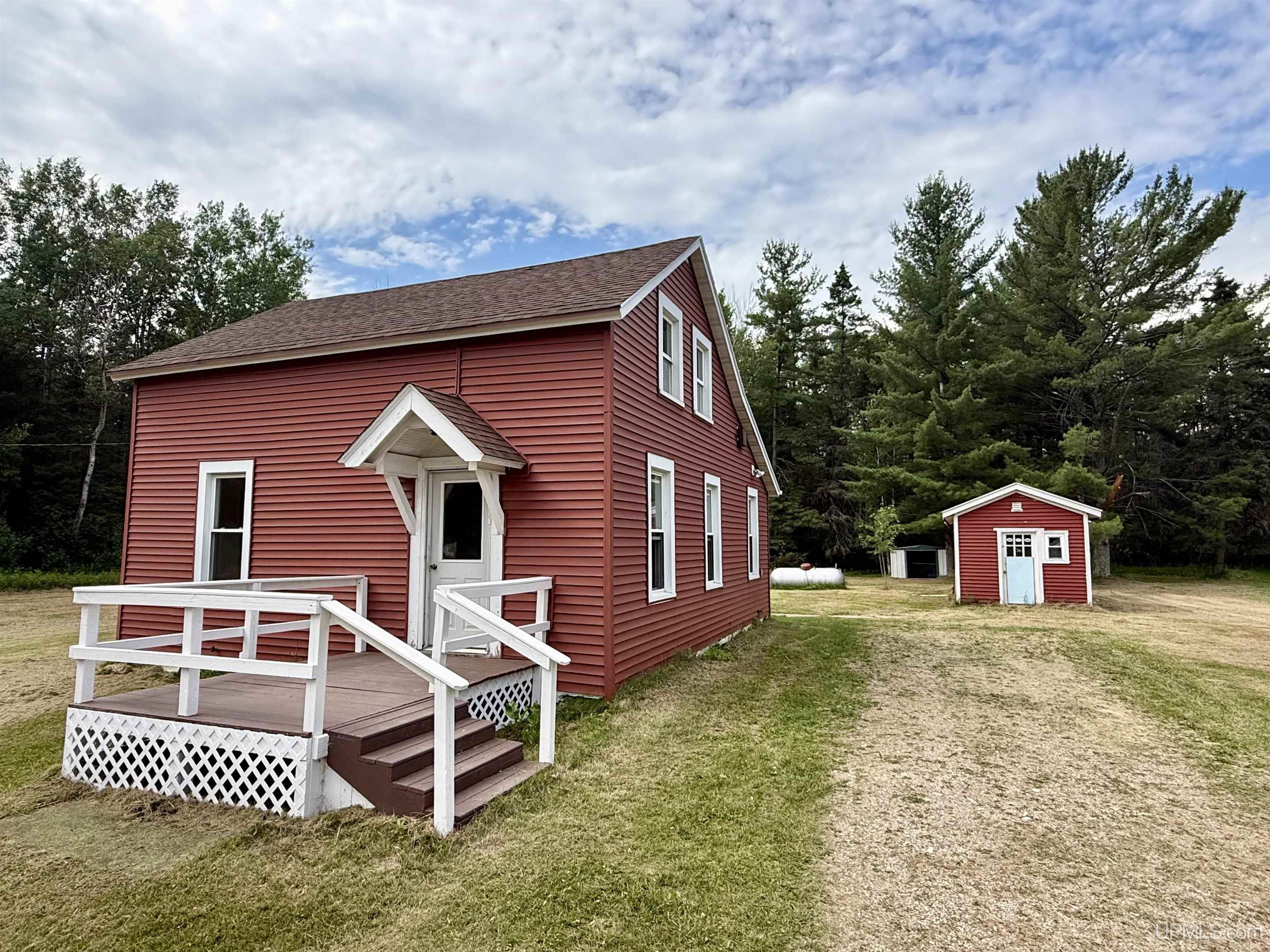 9744 Us 2 Highway Property Photo 1