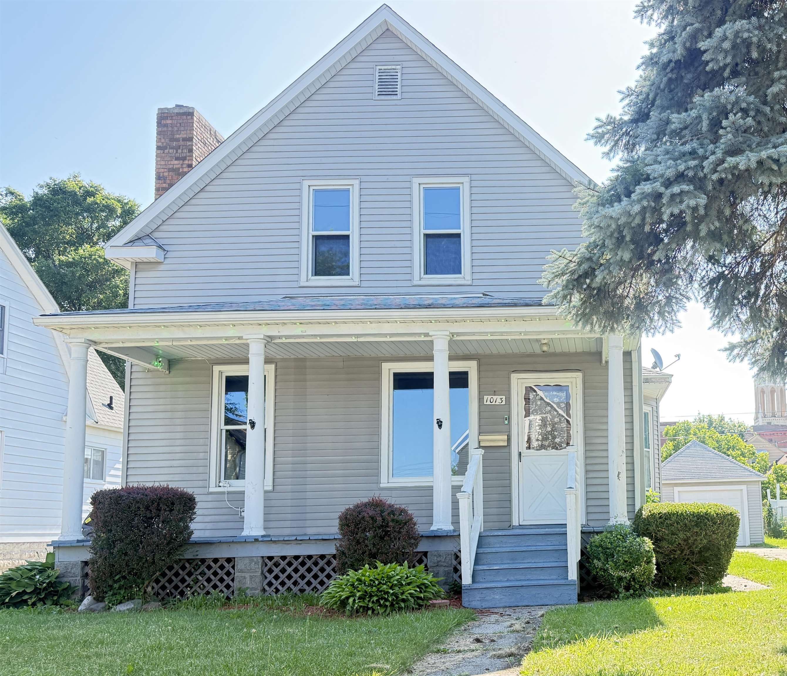 1013 S JACKSON Street Property Photo 1