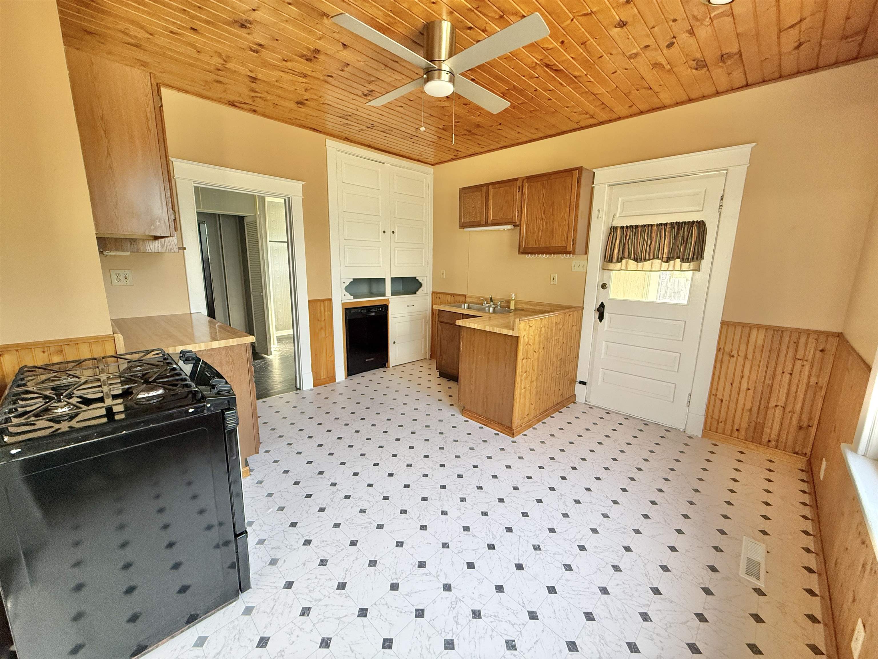 1013 S Jackson Street Property Photo 11