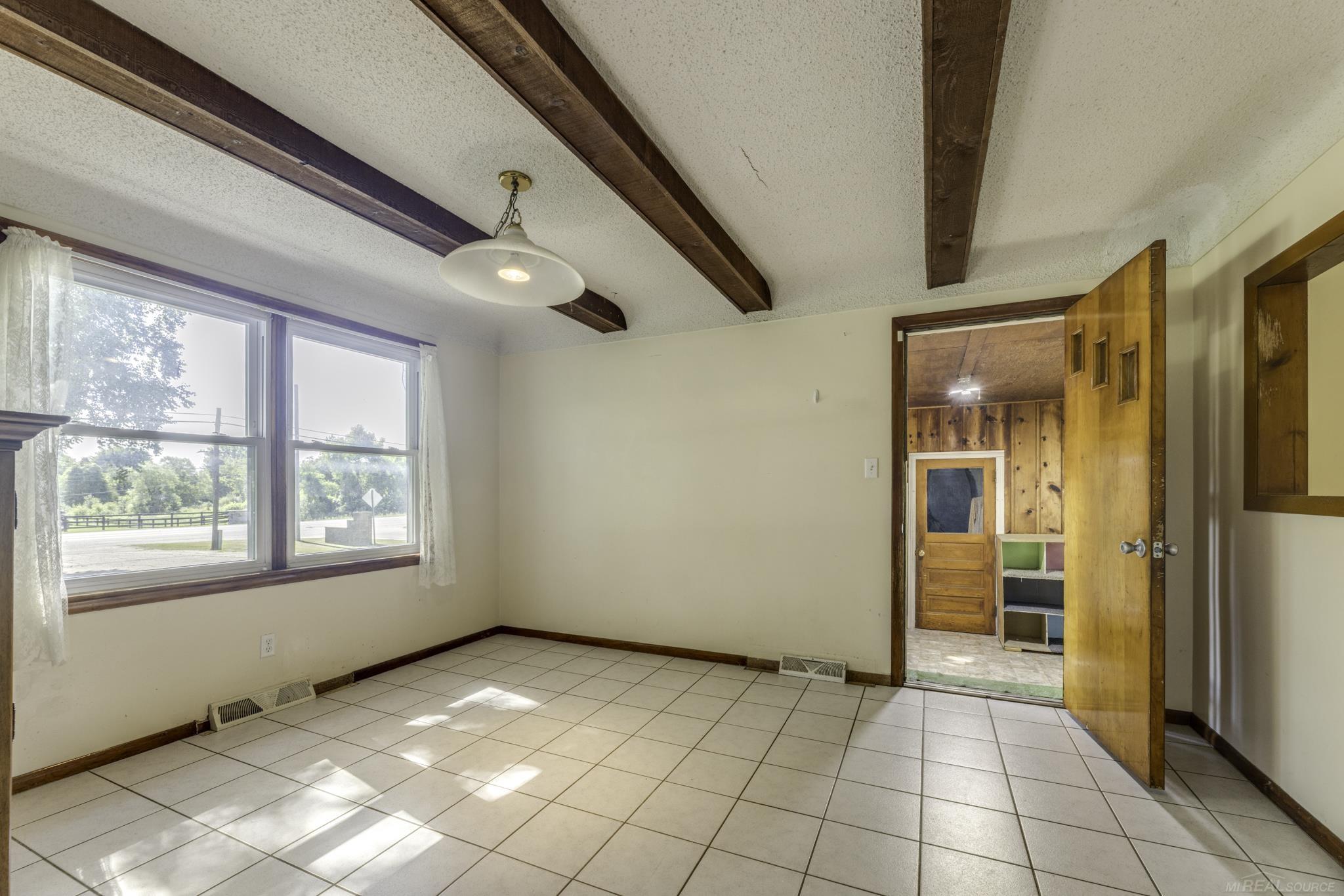 5920 Lakeshore Road Property Photo 9