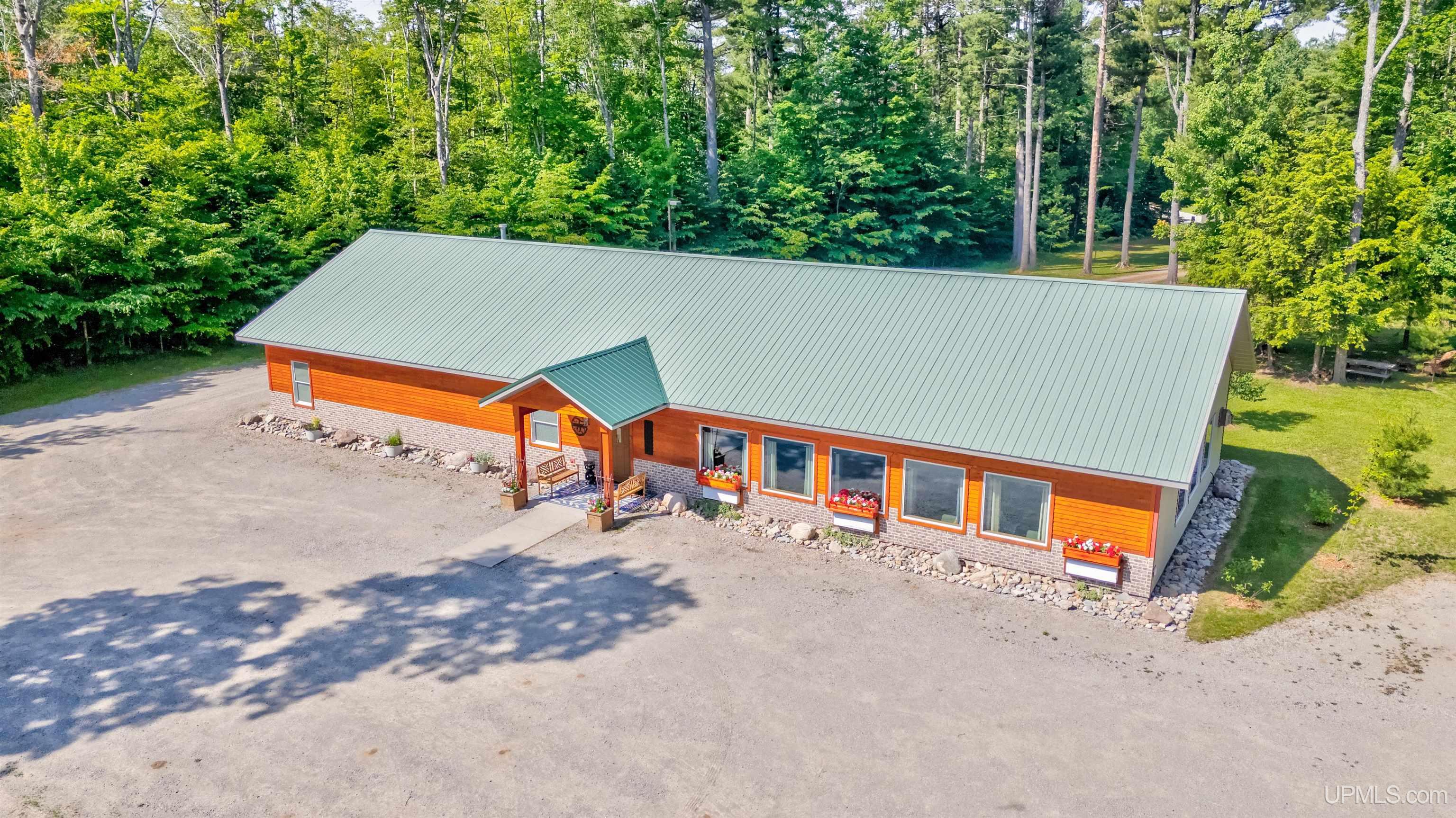 8928 N Boot Lake Road Property Photo 1