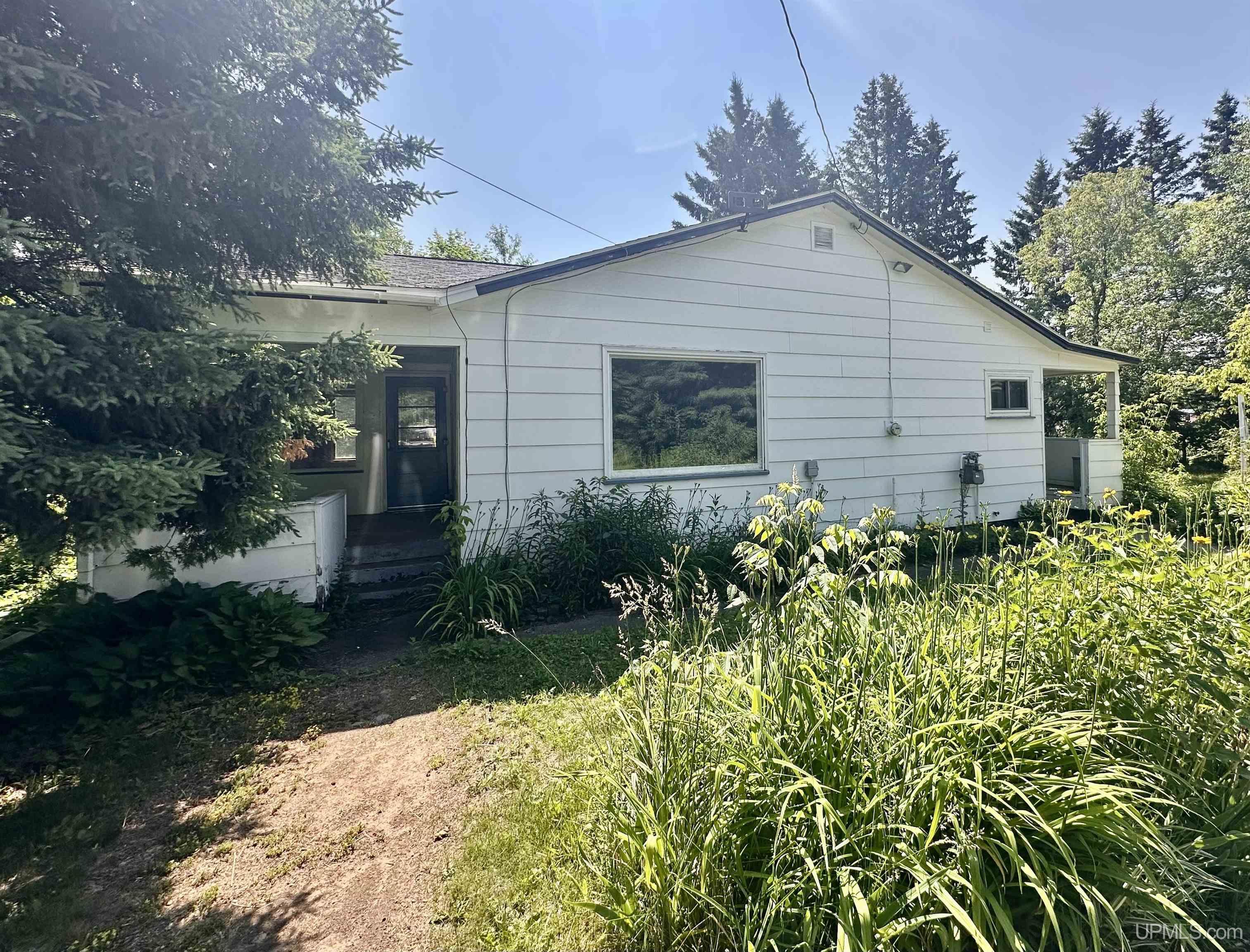 114 W Wright Place Property Photo 1