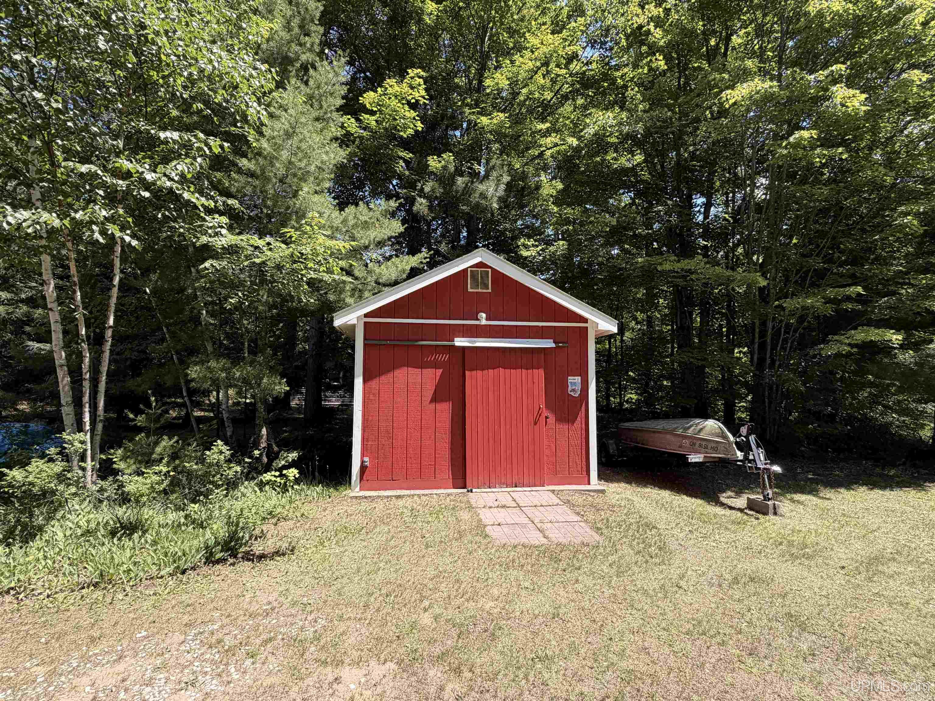 8826 N Boot Lake Road Property Photo 4