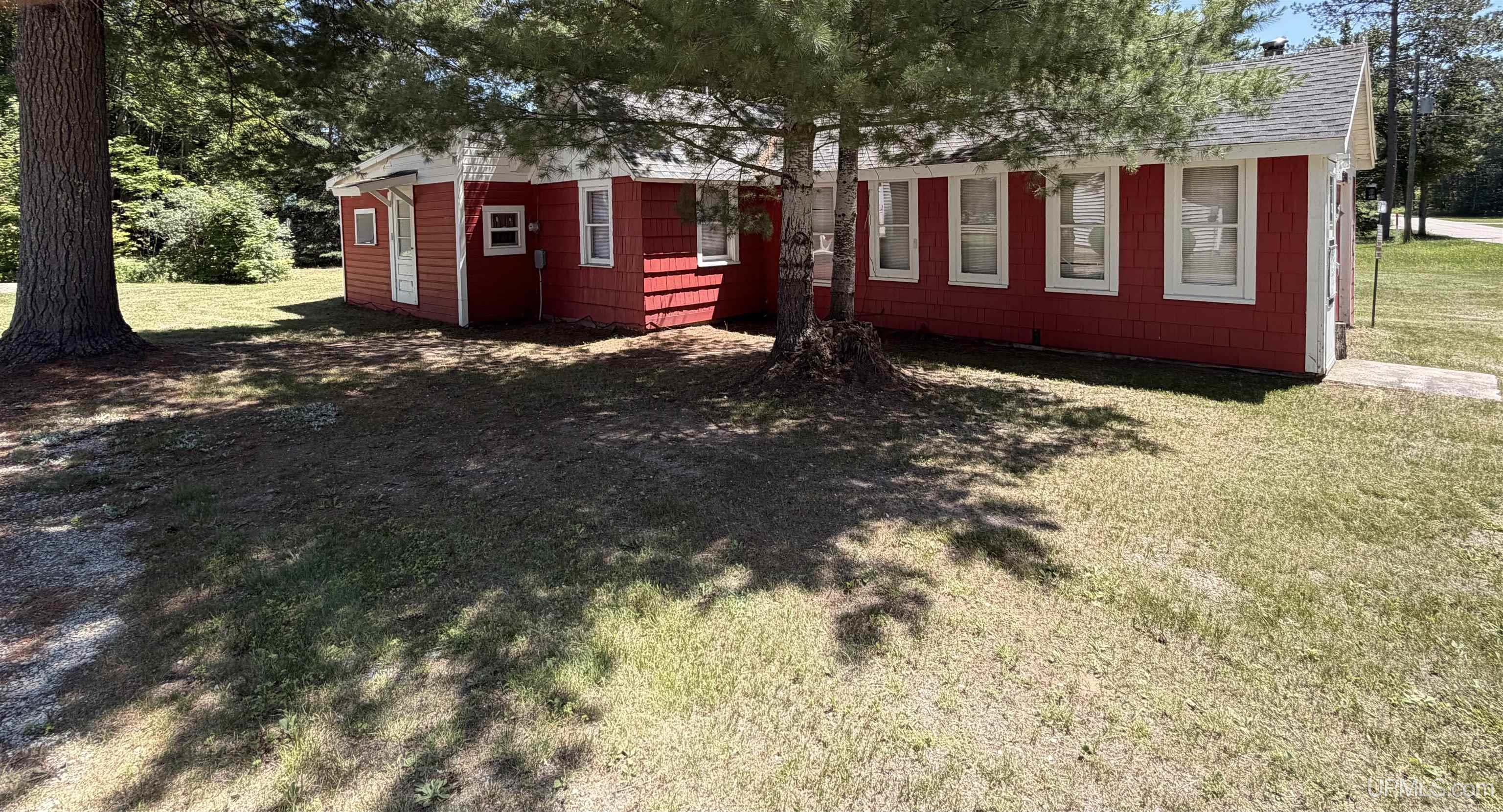 8826 N Boot Lake Road Property Photo 6
