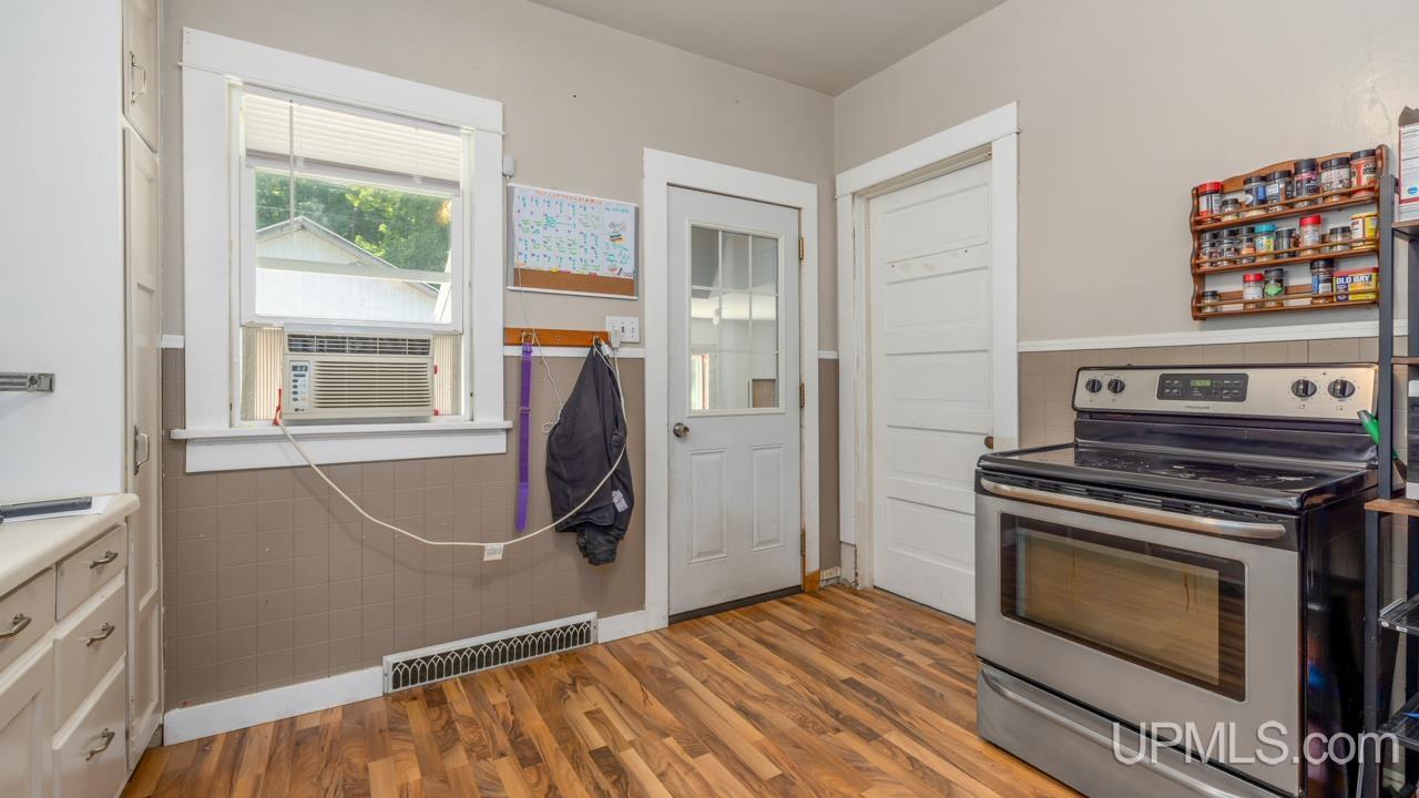 1924 Ledge Street Property Photo 8