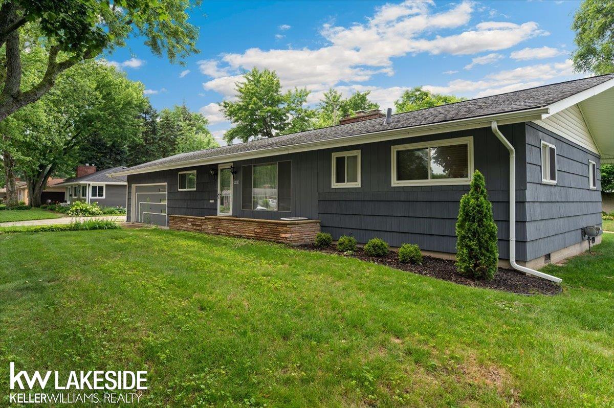 28197 Roan Drive Property Photo 2