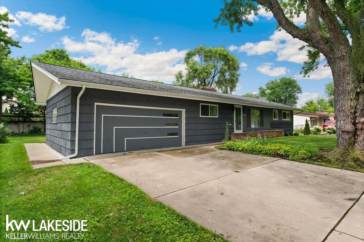 28197 Roan Drive Property Photo 3