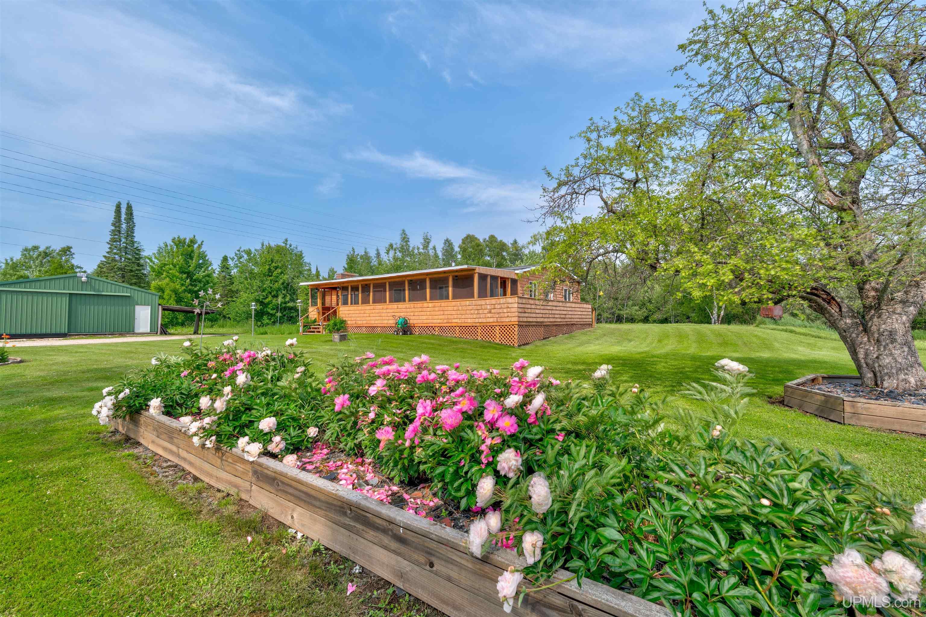 984n Dixon Road Property Photo 1