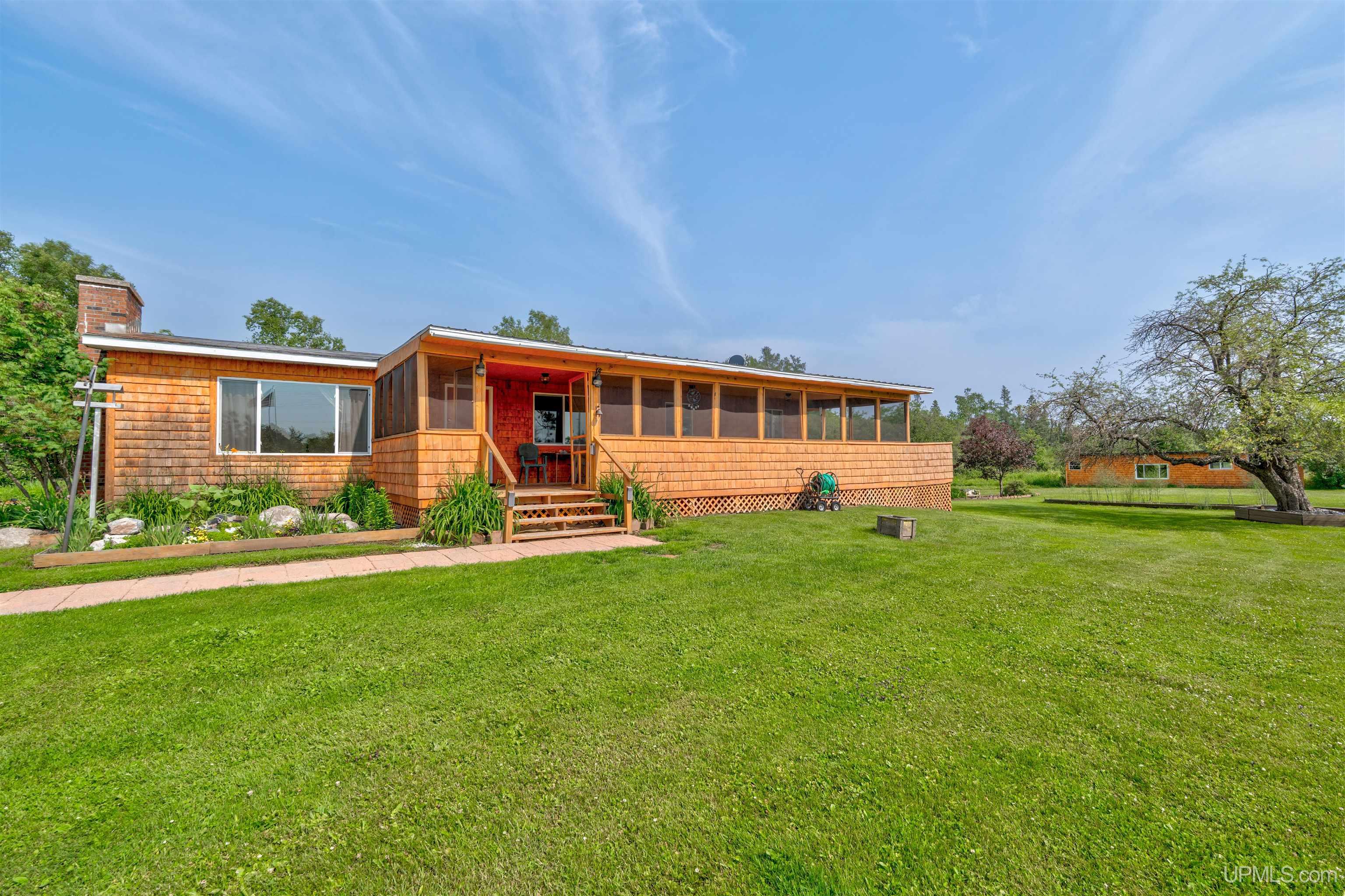 984n Dixon Road Property Photo 1