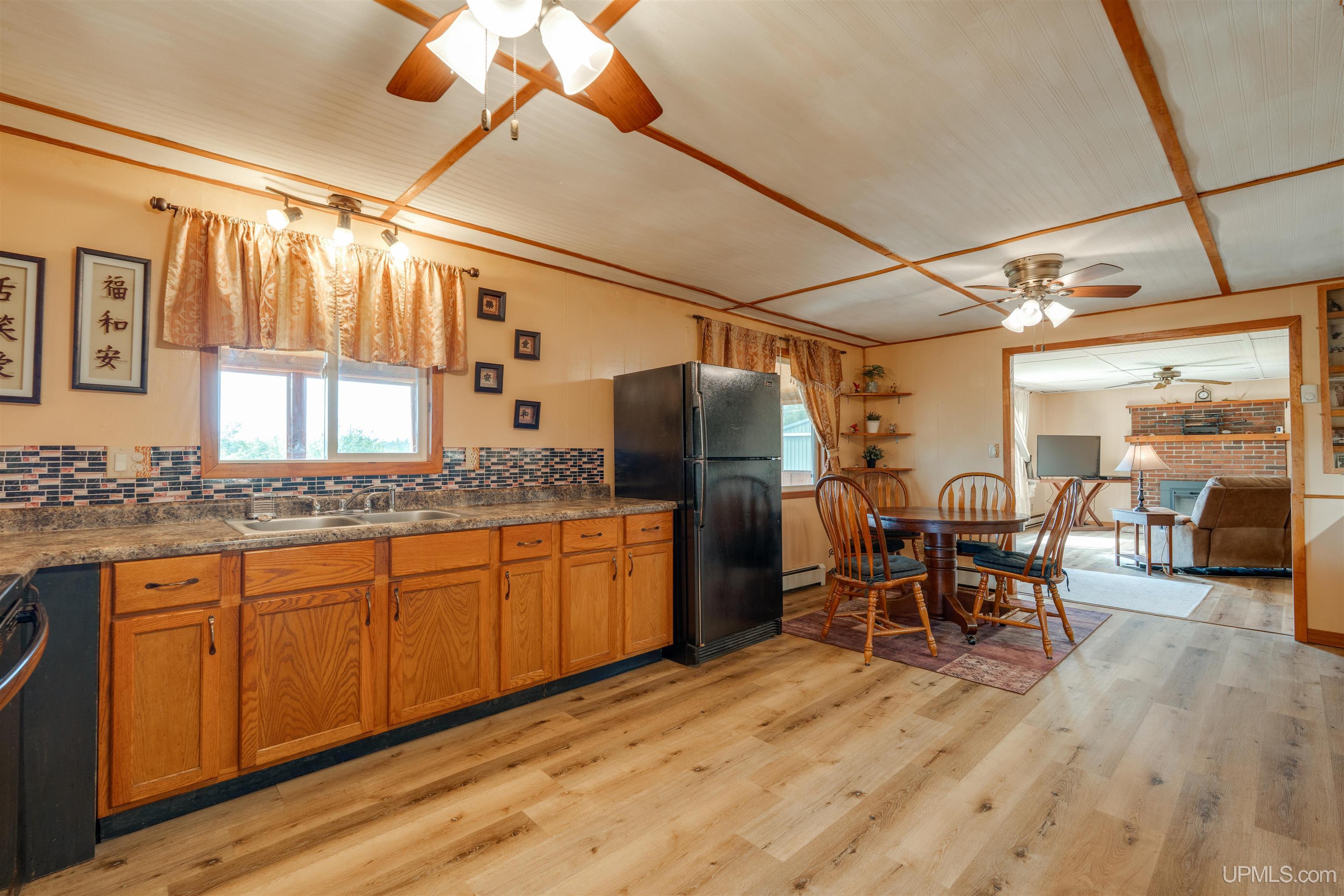 984n Dixon Road Property Photo 2