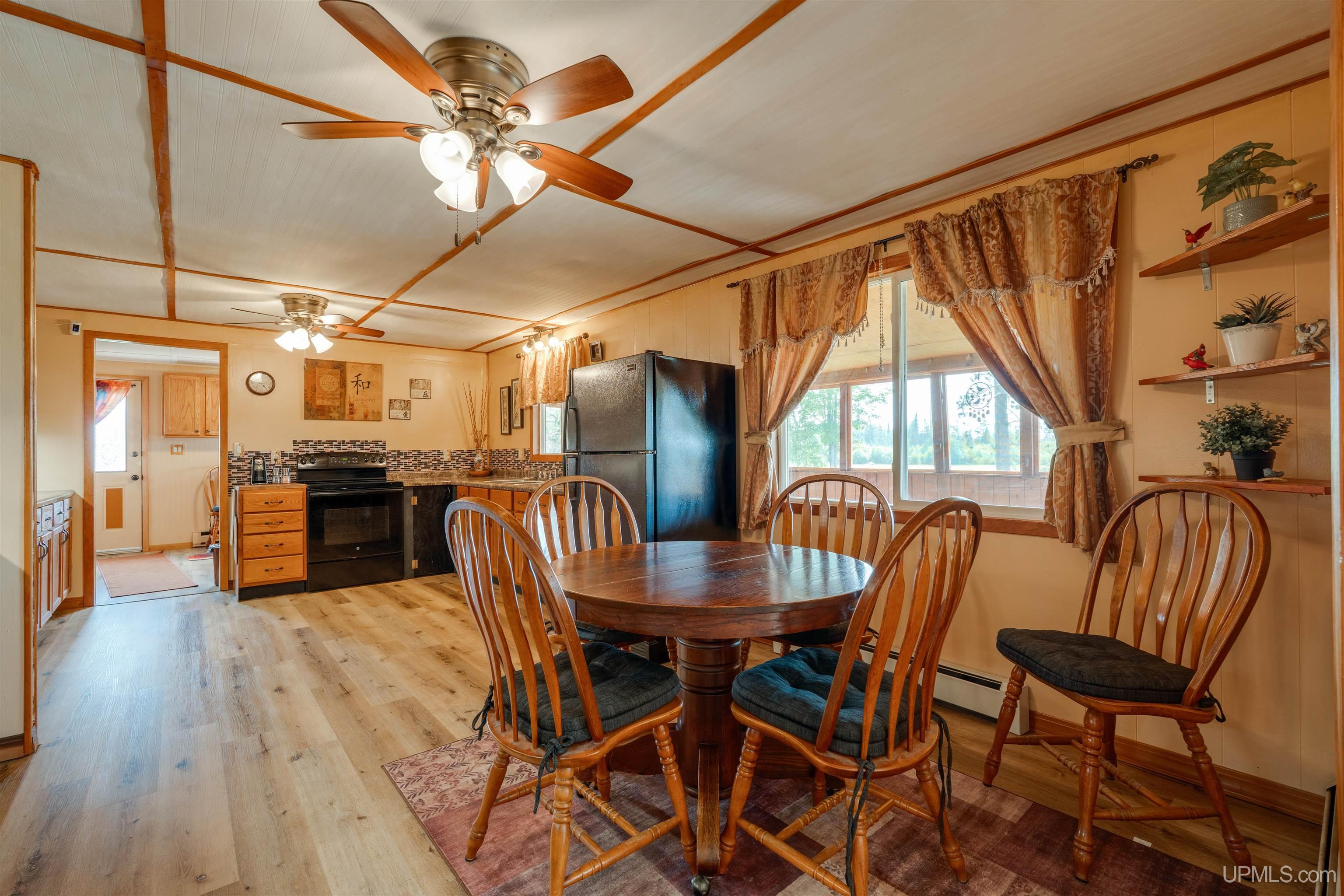 984n Dixon Road Property Photo 3