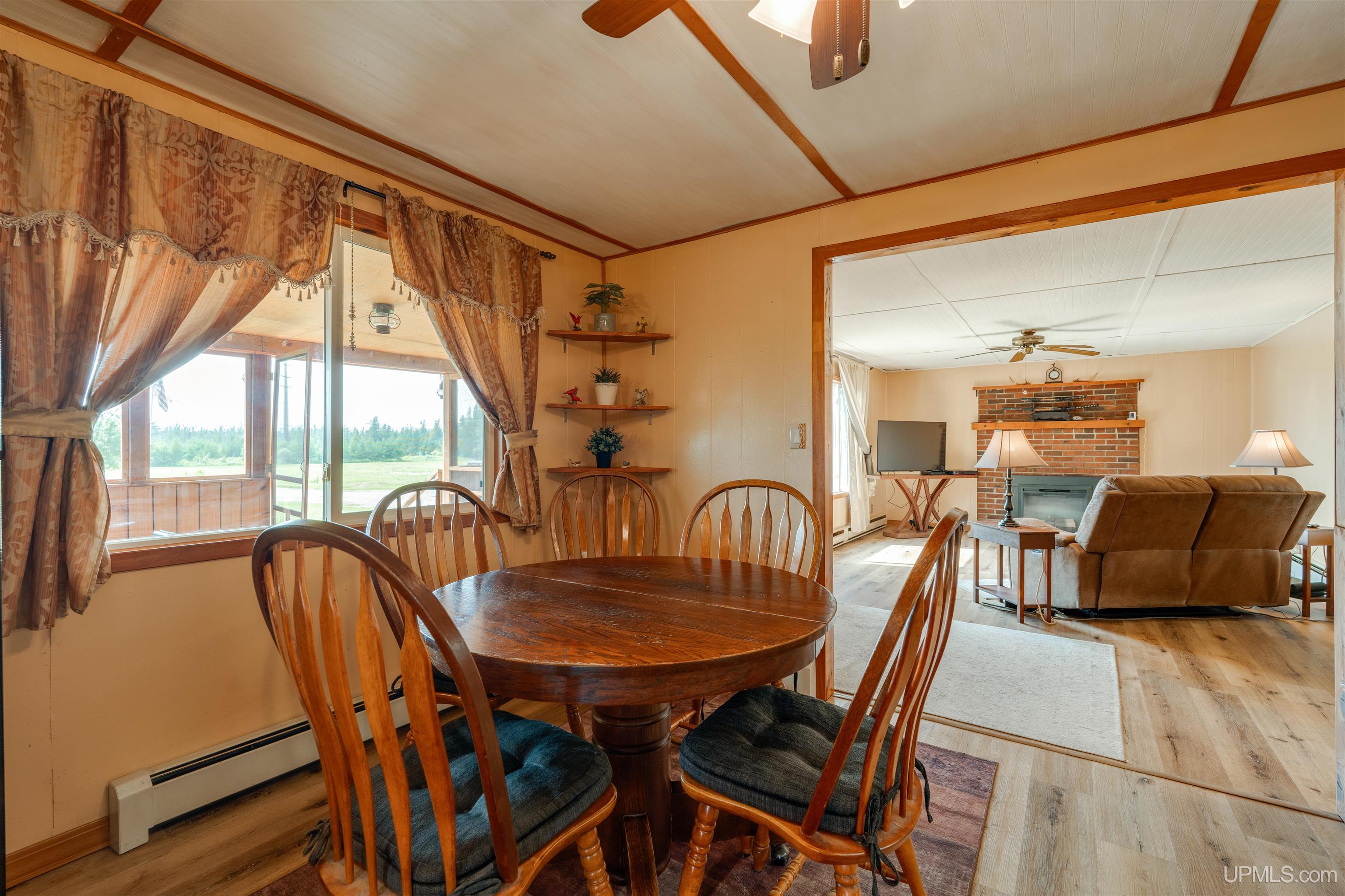 984n Dixon Road Property Photo 7
