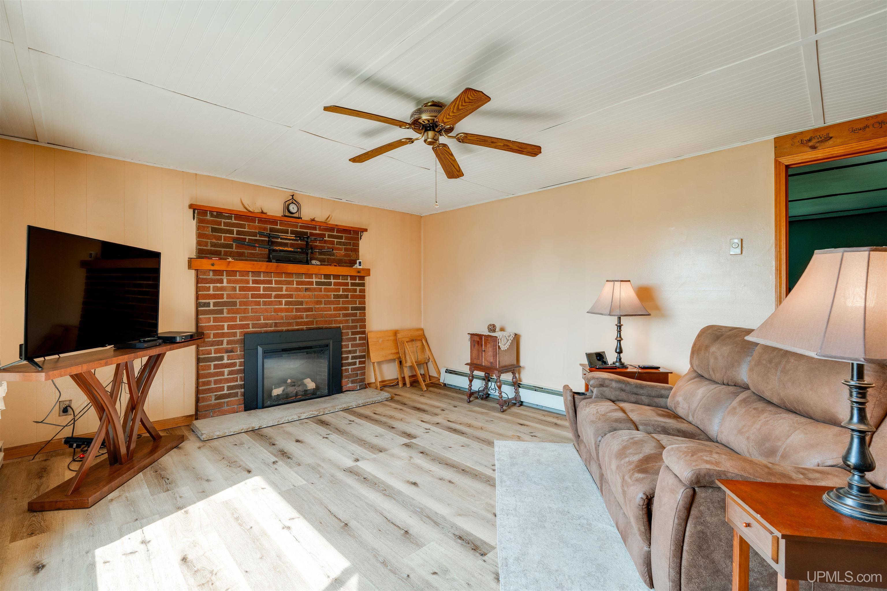 984n Dixon Road Property Photo 8