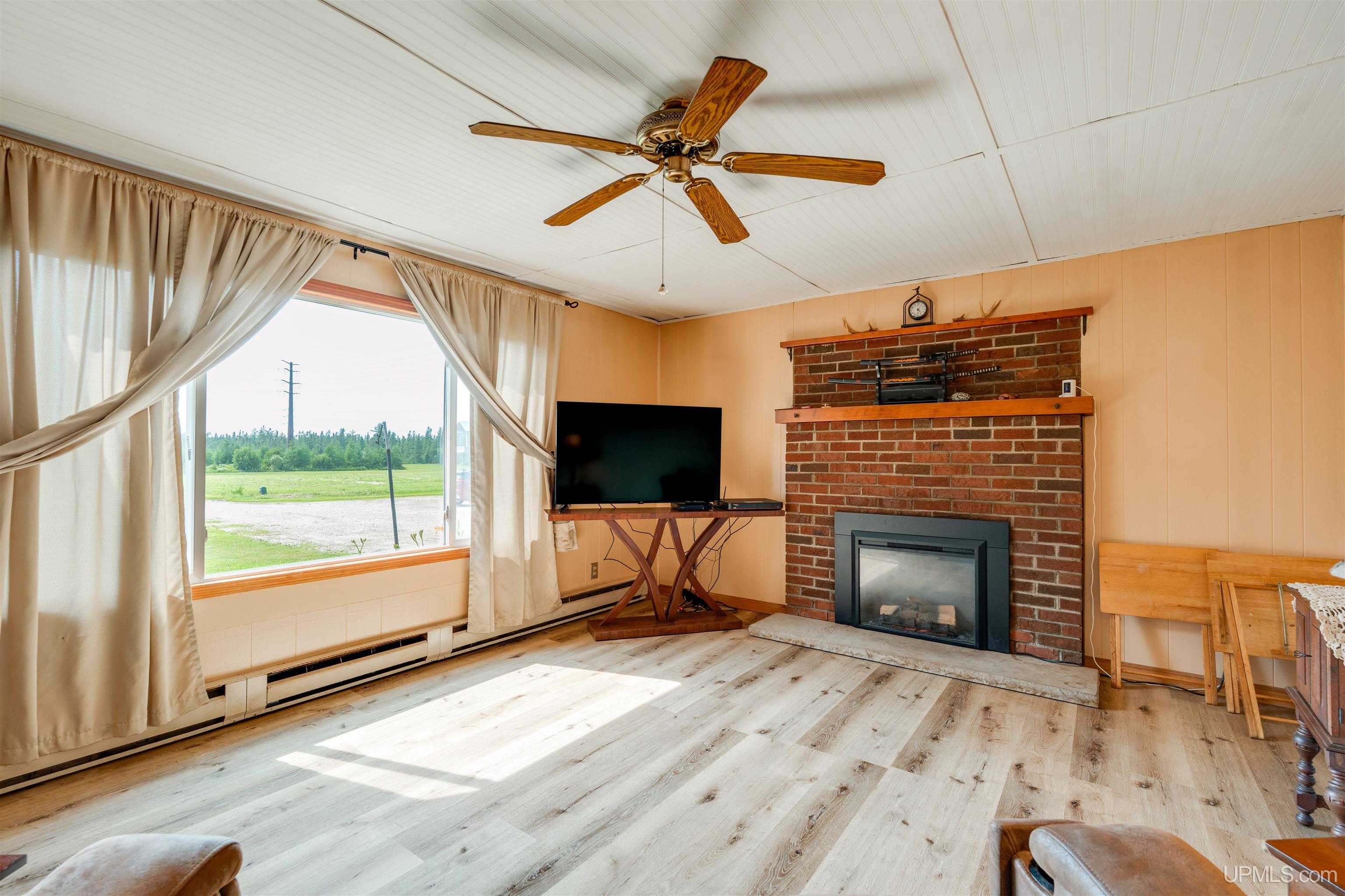 984n Dixon Road Property Photo 10
