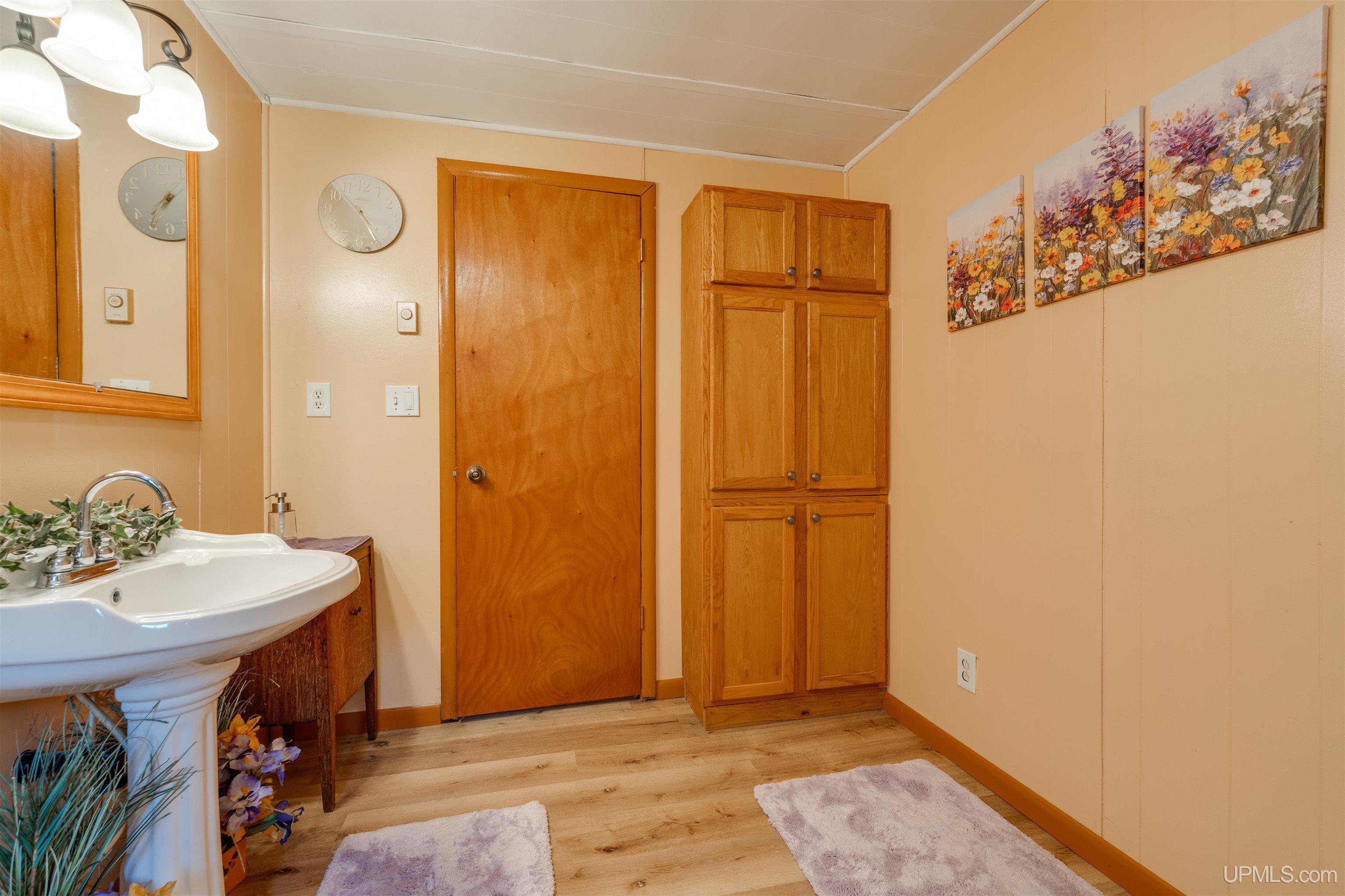 984n Dixon Road Property Photo 23