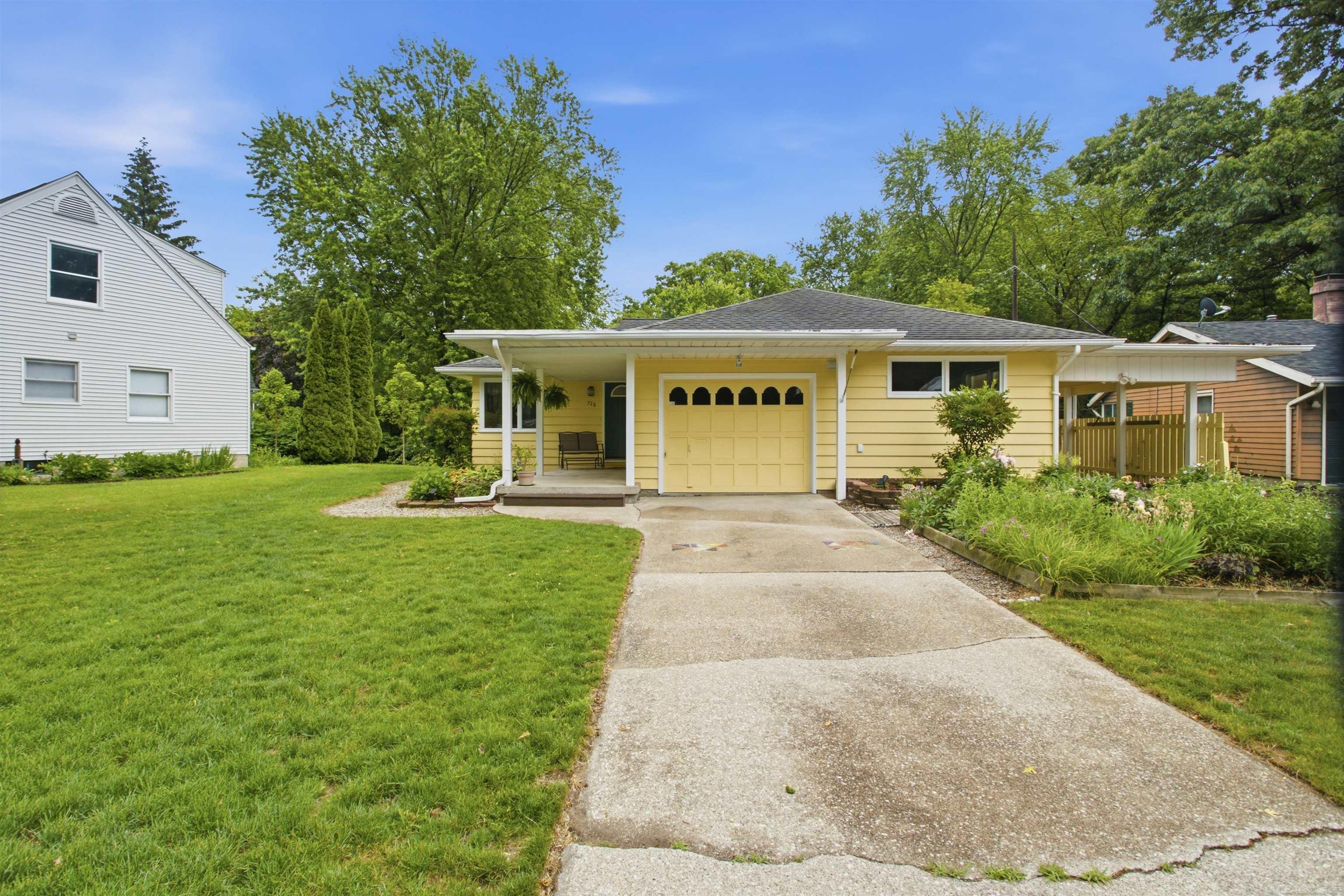 728 Lakeview Drive Property Photo 1