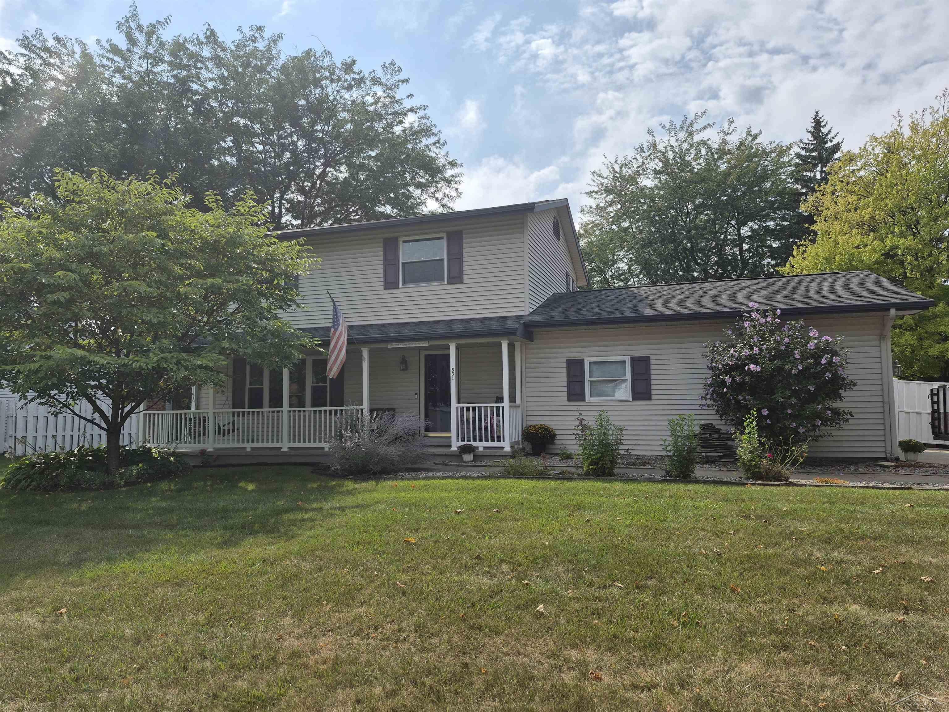 831 Mayflower Drive Property Photo 1
