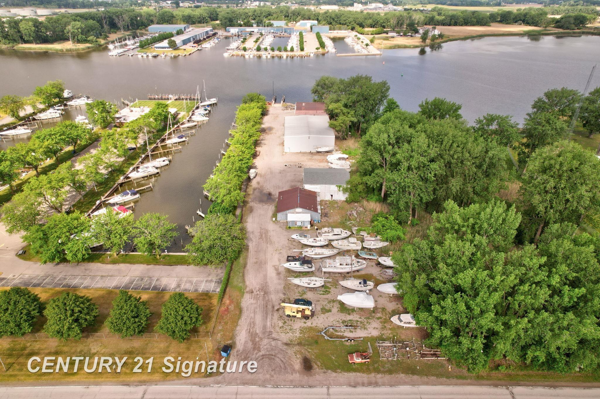 2363 Weadock Highway Property Photo 4