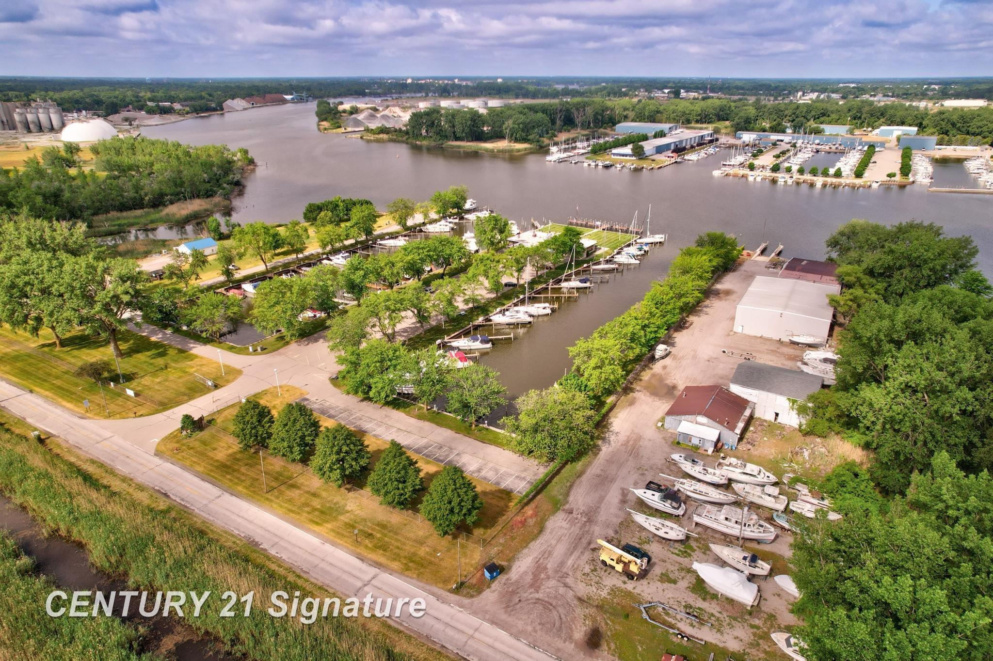 2363 Weadock Highway Property Photo 15