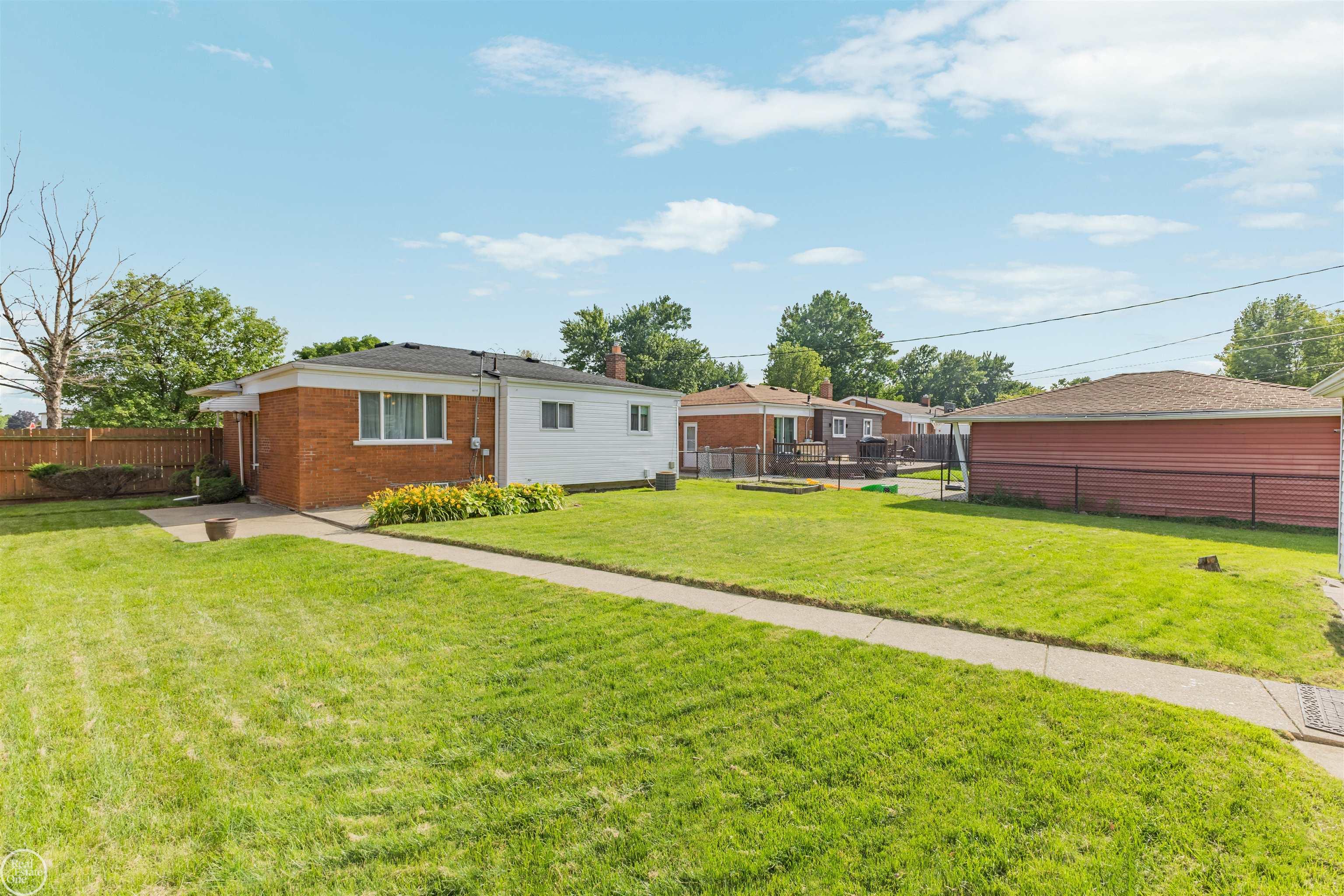 11927 Engleman Road Property Photo 3