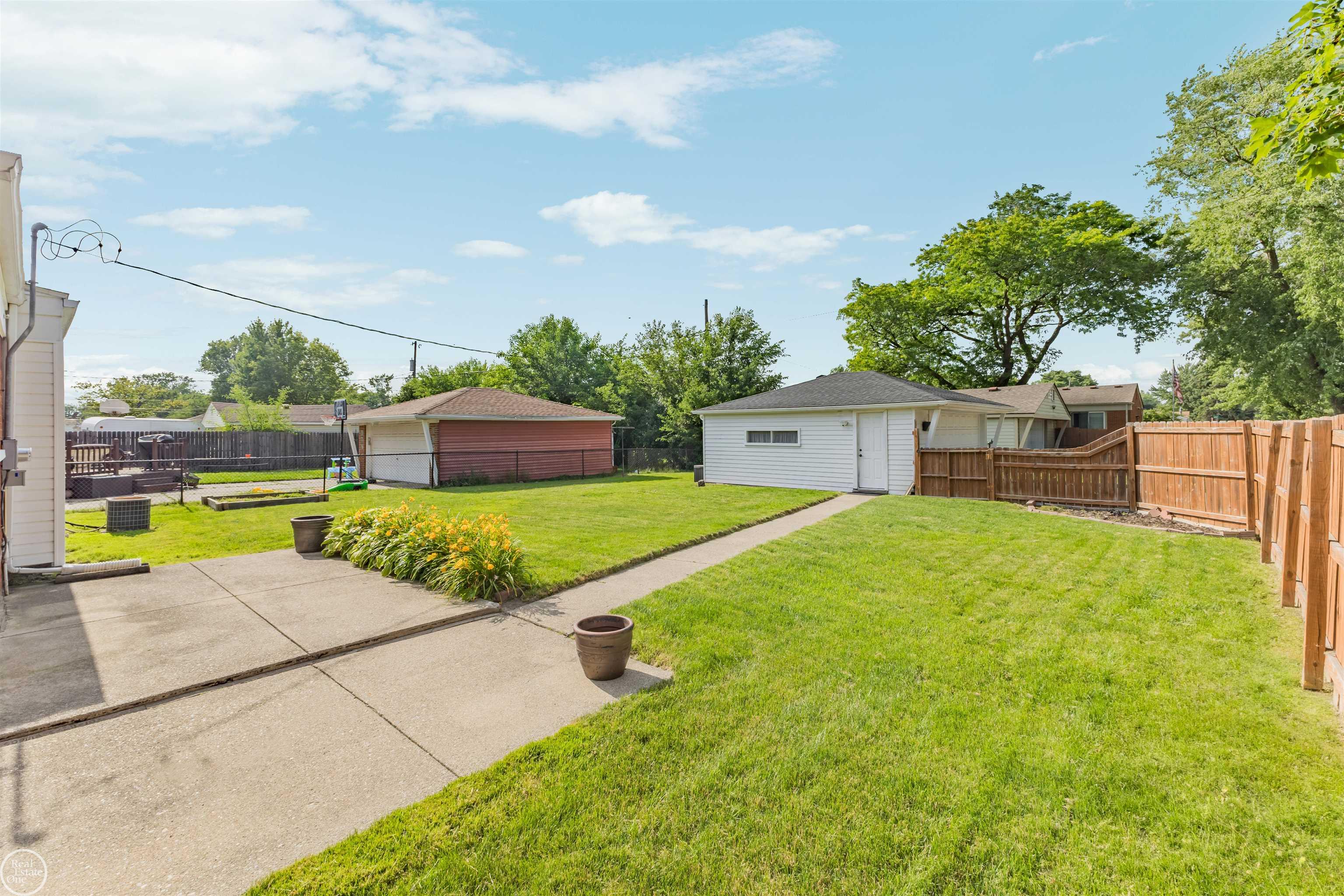 11927 Engleman Road Property Photo 4