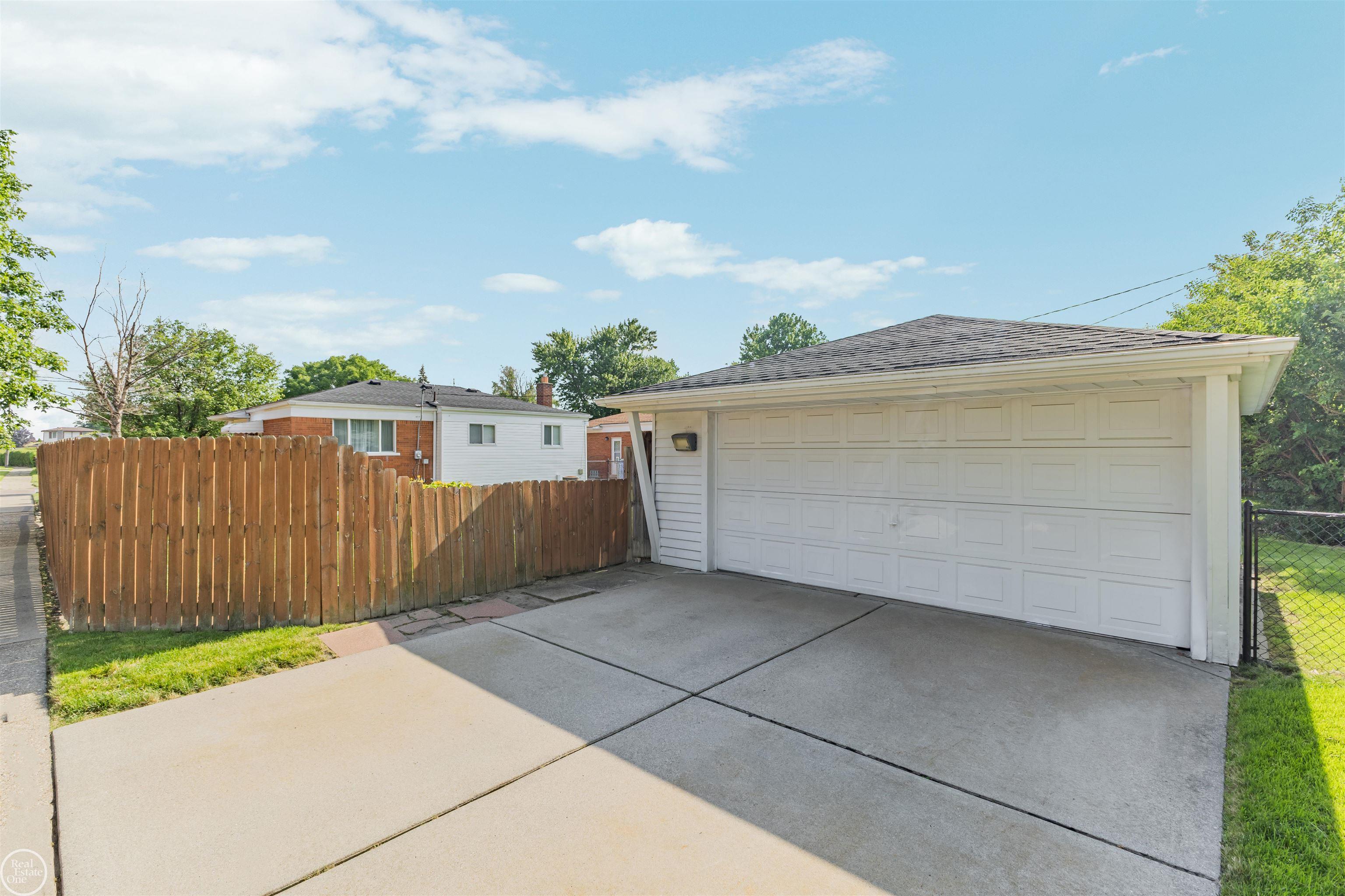11927 Engleman Road Property Photo 5