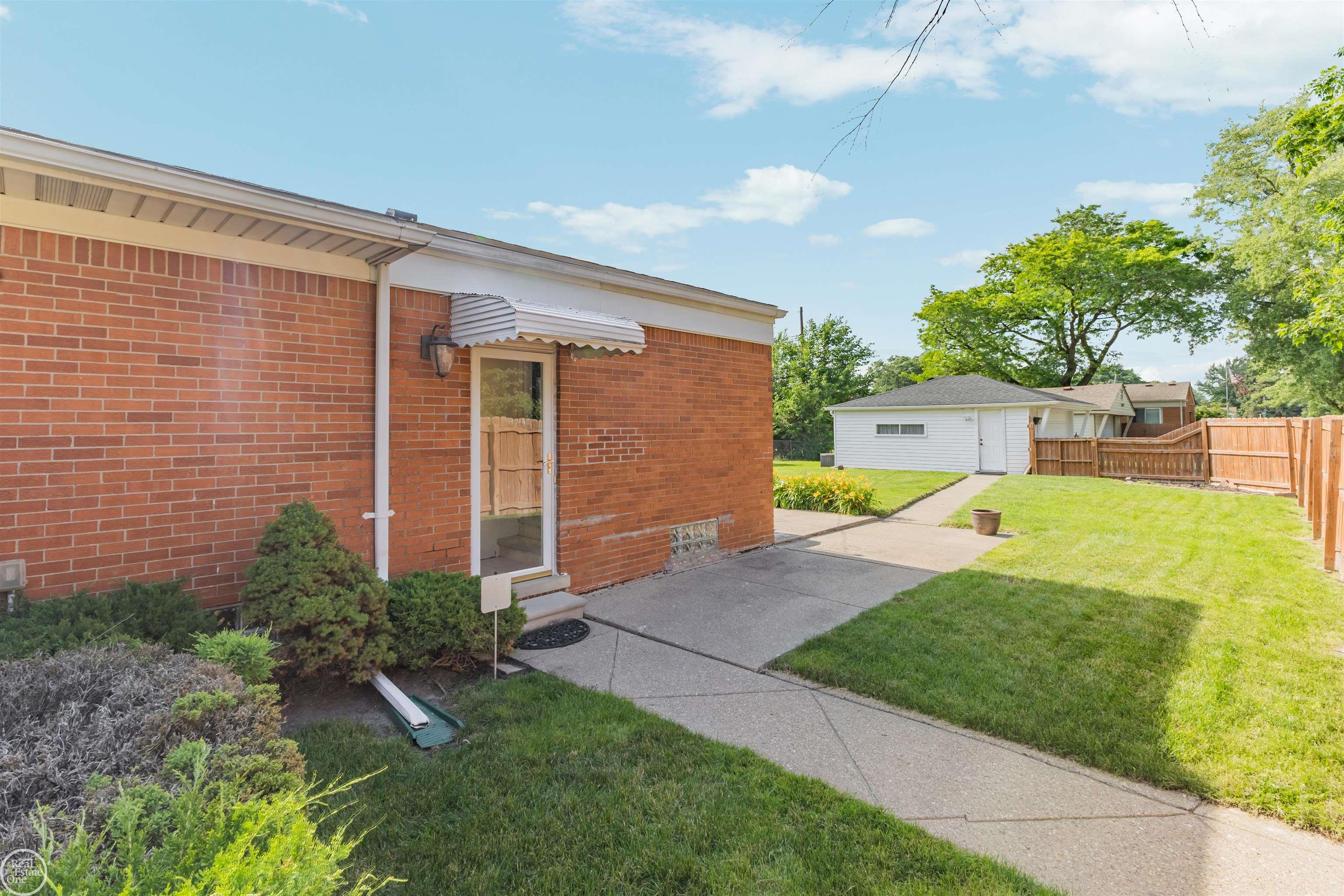 11927 Engleman Road Property Photo 38