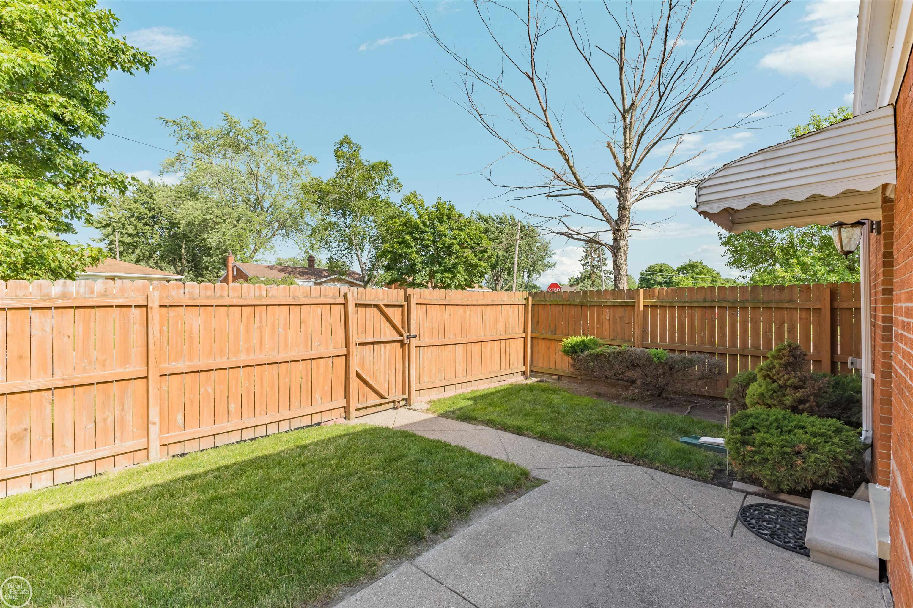 11927 Engleman Road Property Photo 39