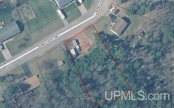 1051 Suncliffe Drive Property Photo 4