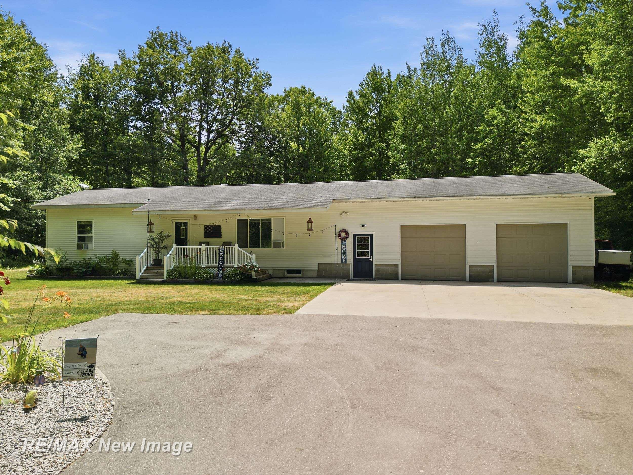 3829 155th Avenue Property Photo 1