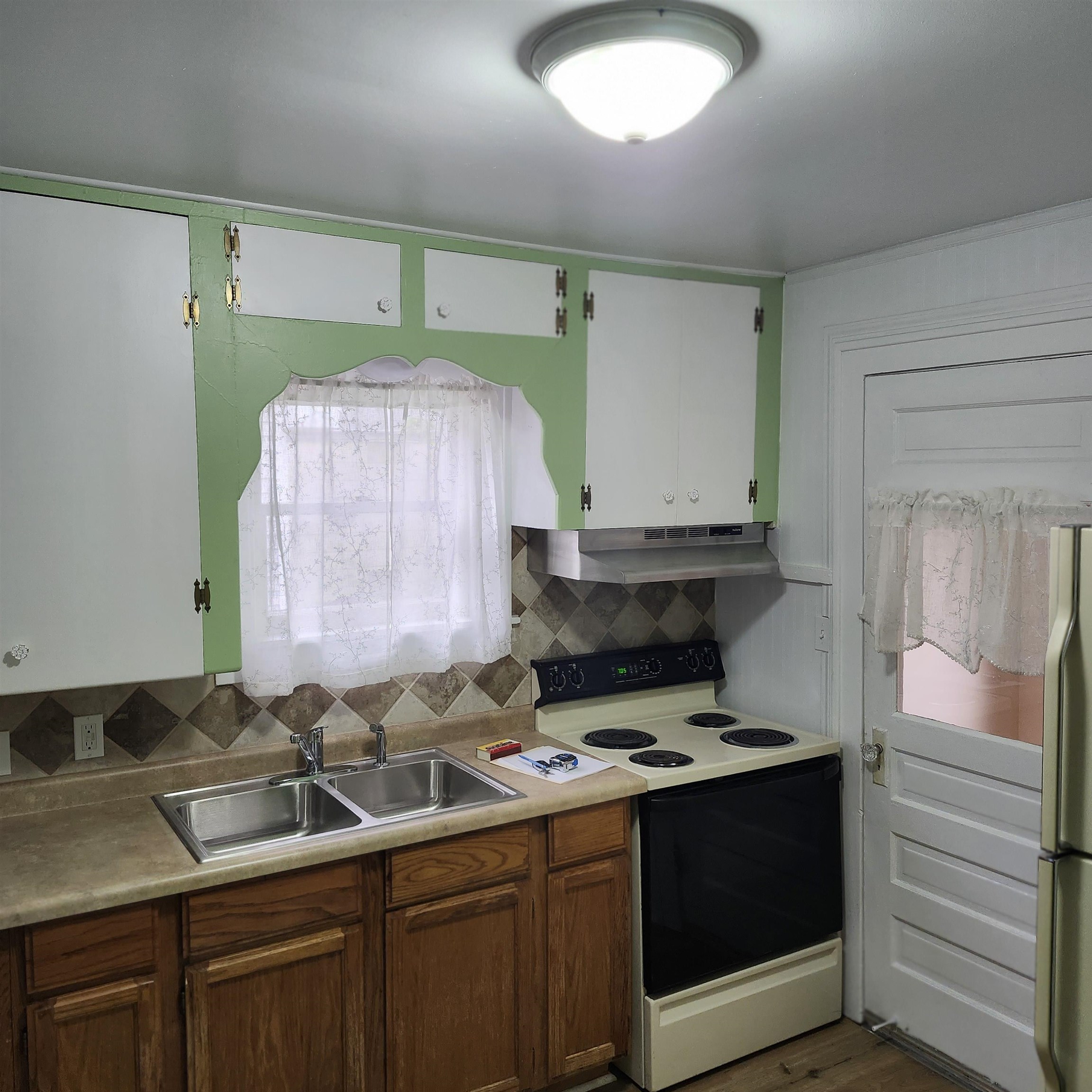 435 E Cedar Avenue Property Photo 8