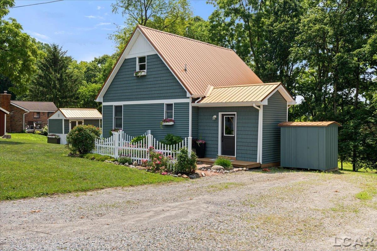 2041 Lakeview Drive Property Photo 1