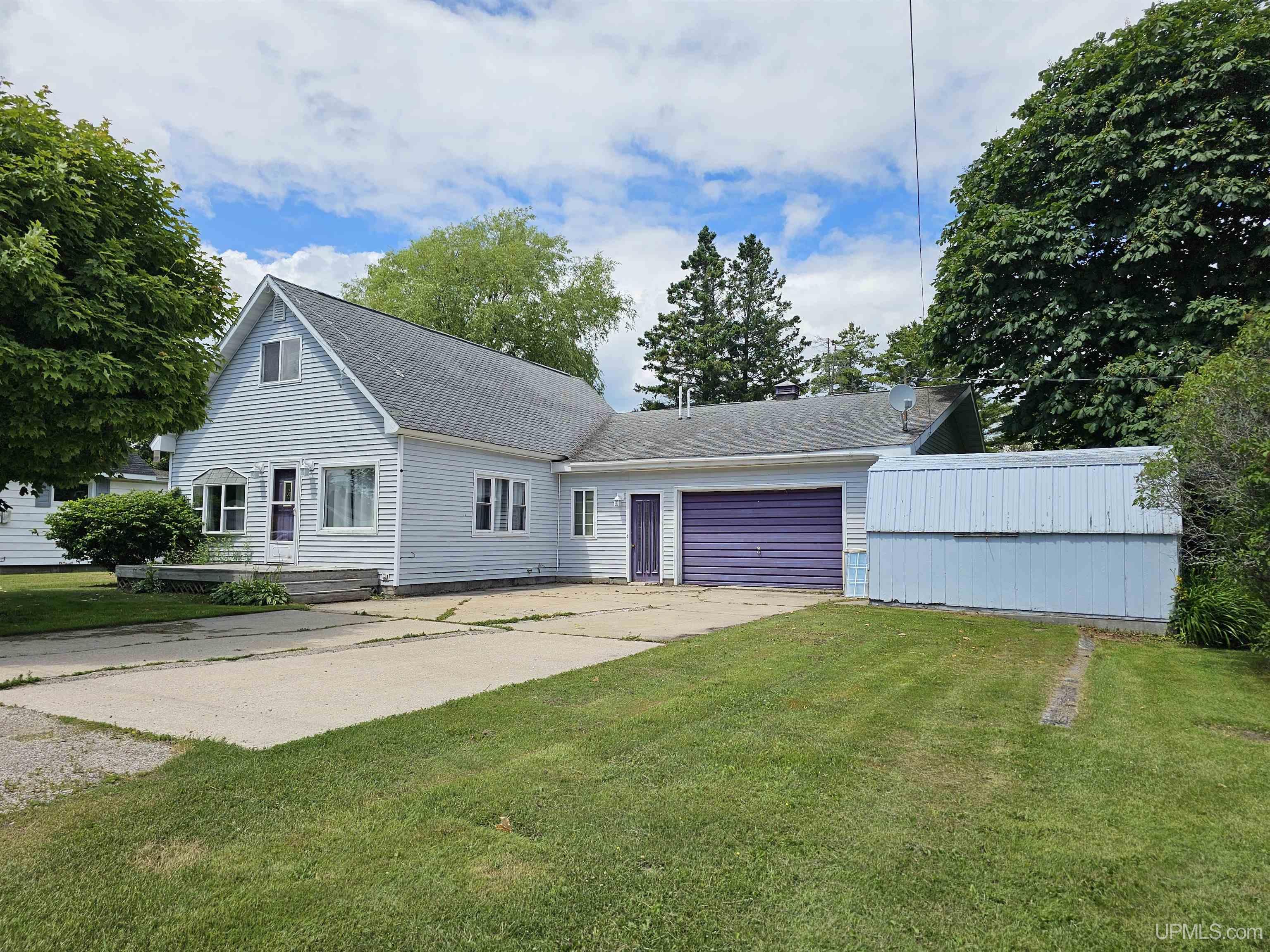 812 Arbutus Avenue Property Photo 1