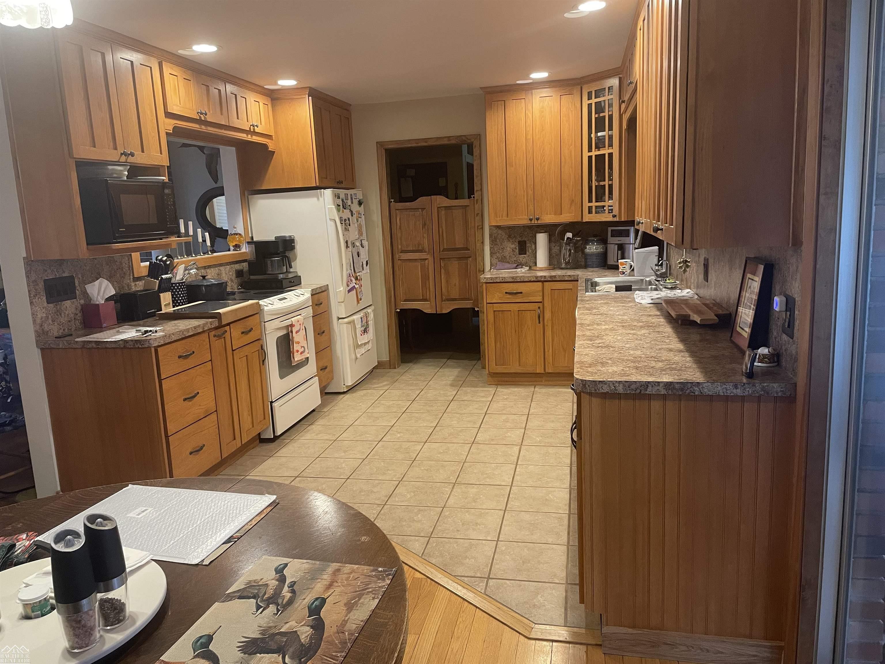 2567 St. Clair River Drive Property Photo 13