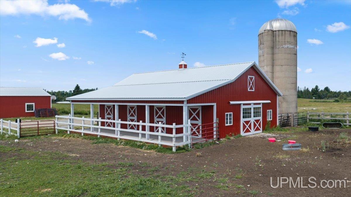 3774 18th Road Property Photo 2