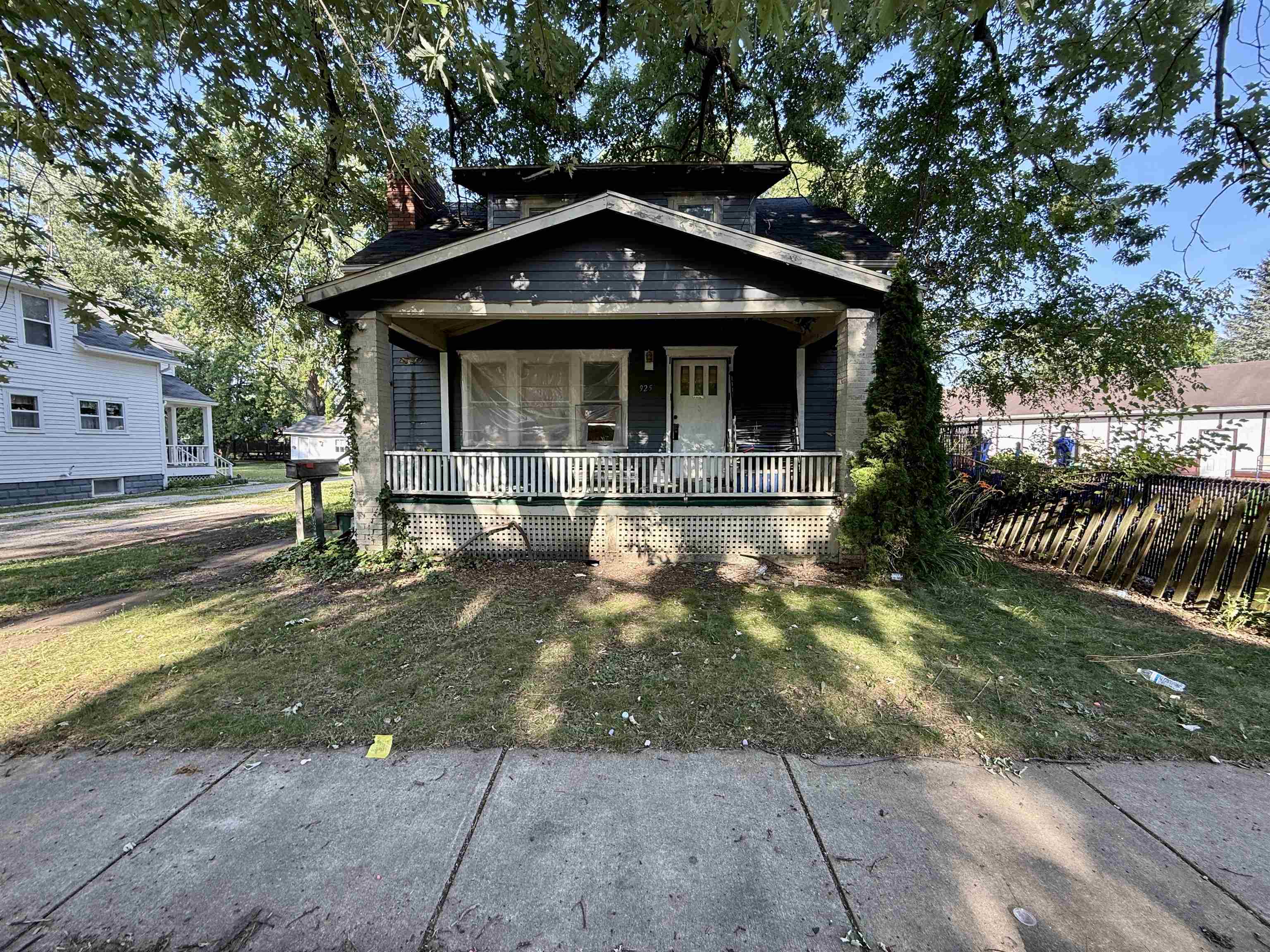 925 S Ball Street Property Photo 1