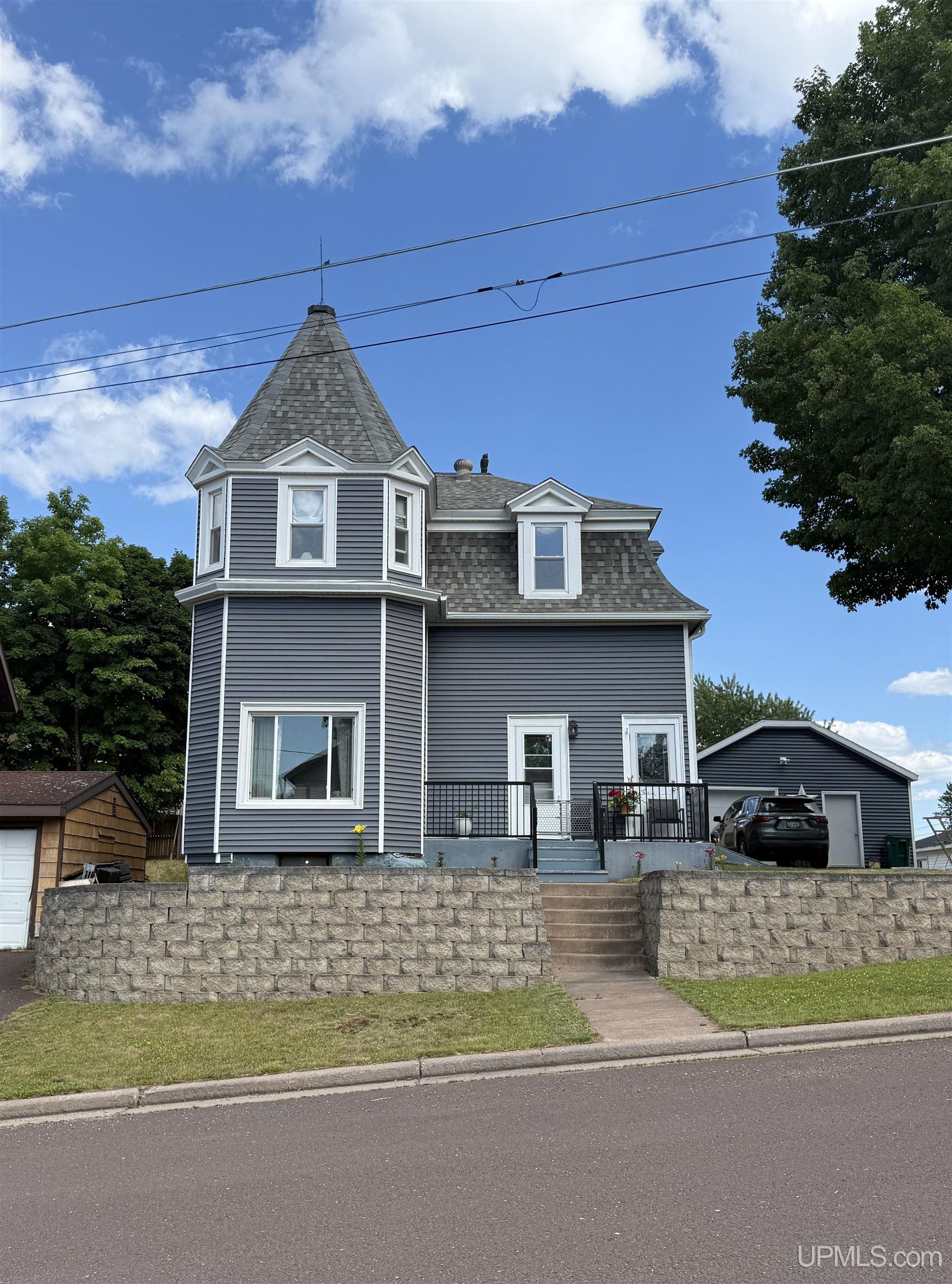 303 S 4th Avenue Property Photo 1