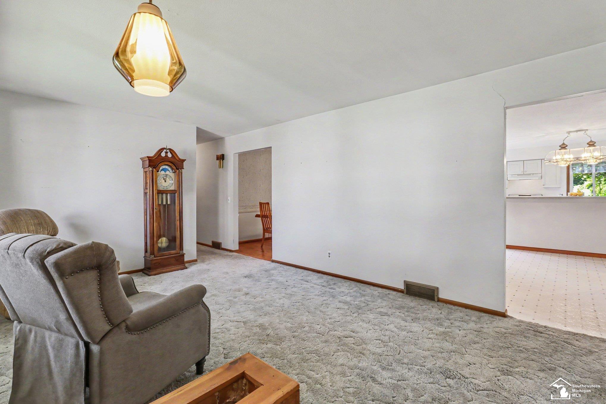 7441 Indian Road Property Photo 3