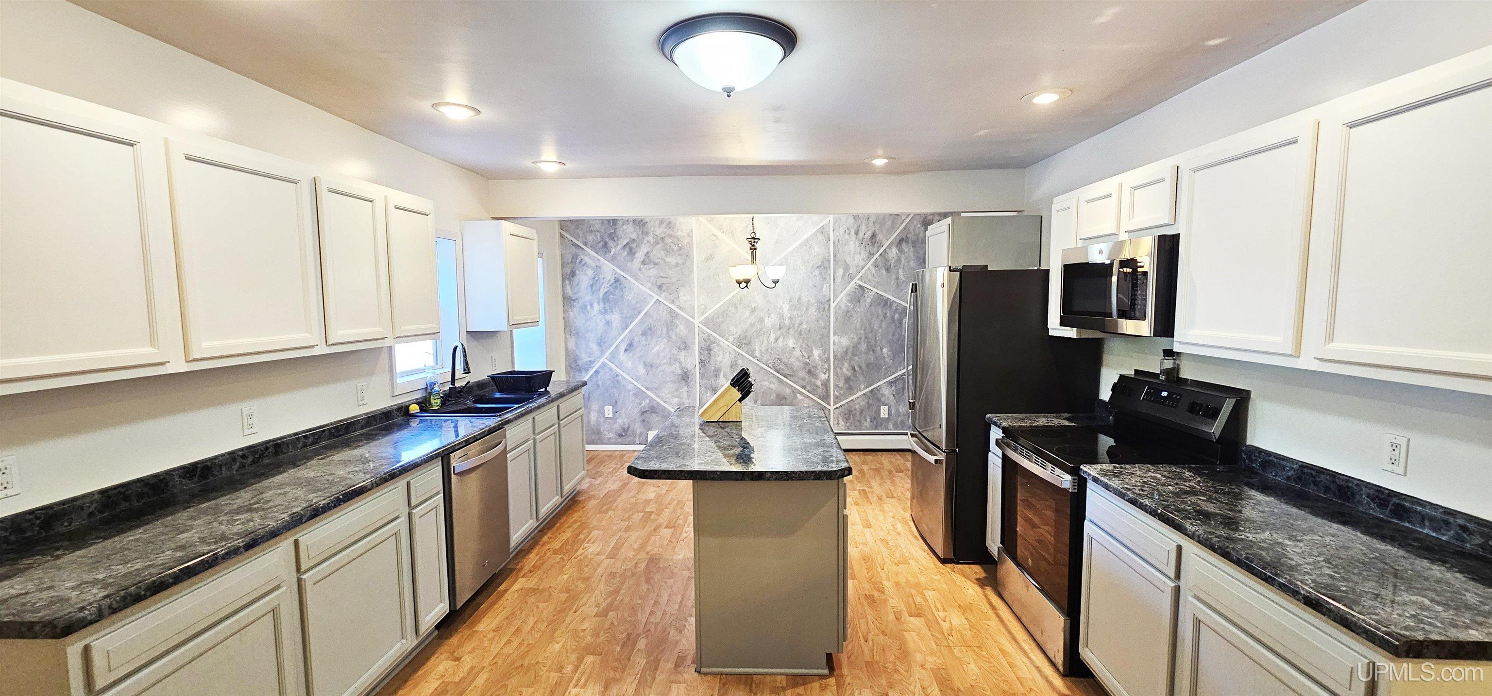 52082 E Avenue Property Photo 9
