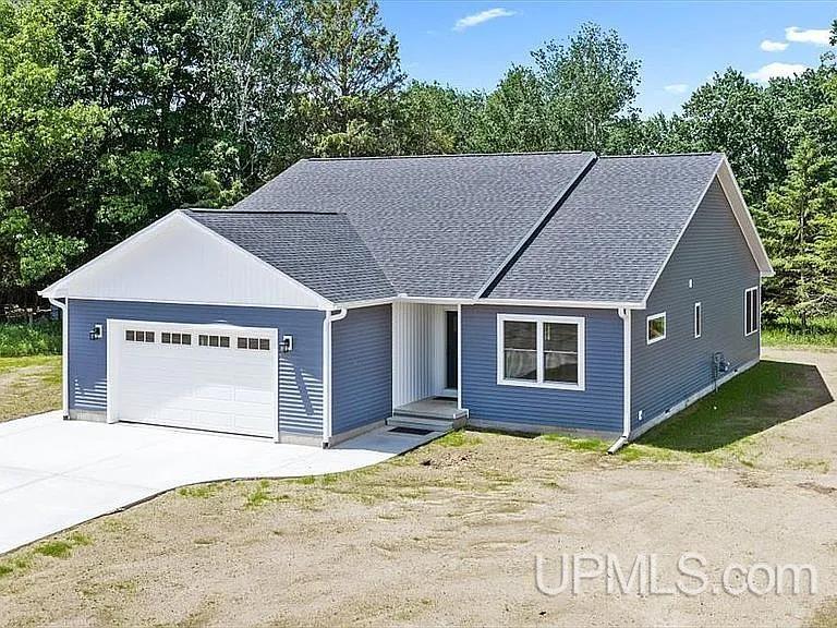 820 Willow Creek Road Property Photo 1
