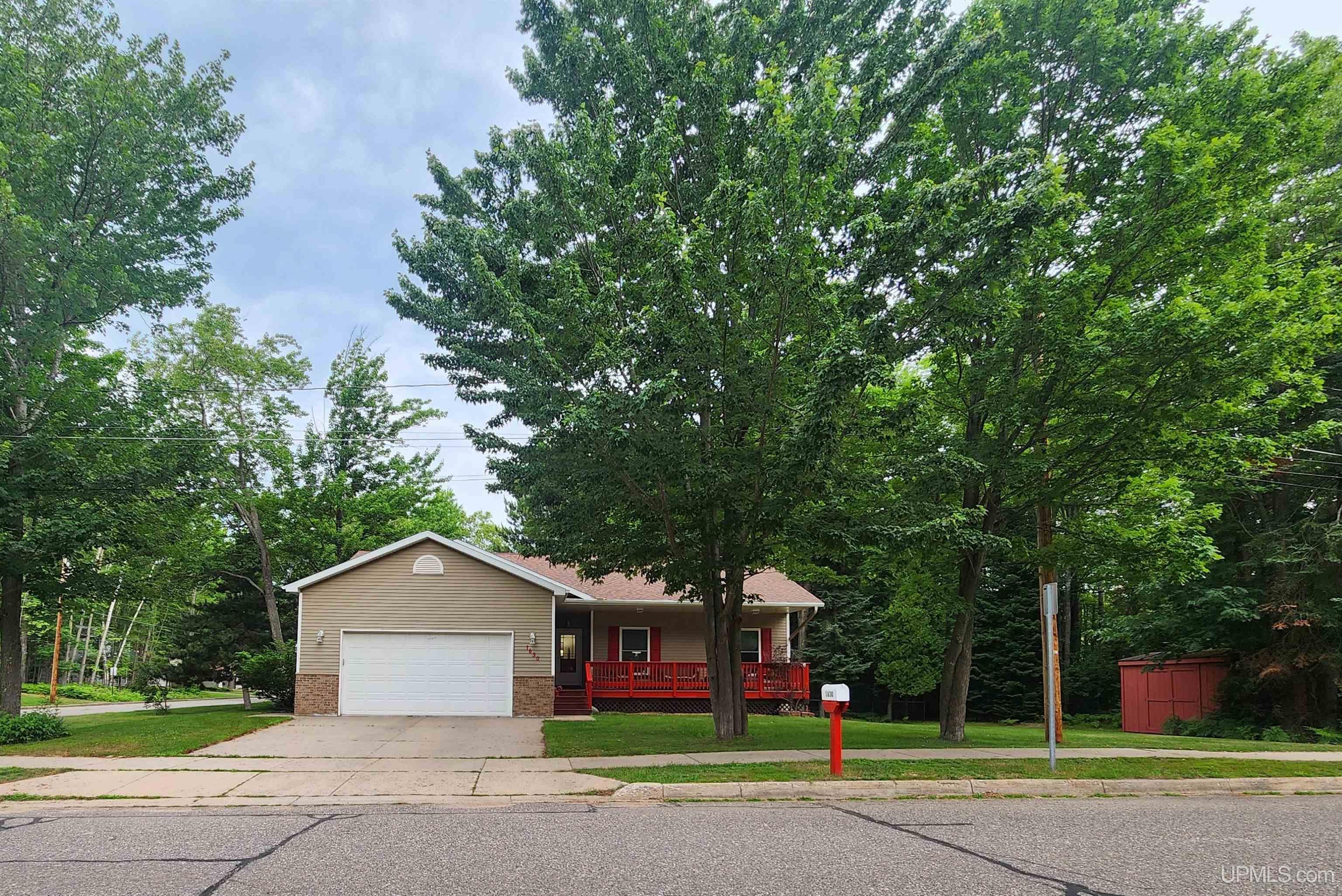 1630 Center Street Property Photo 1