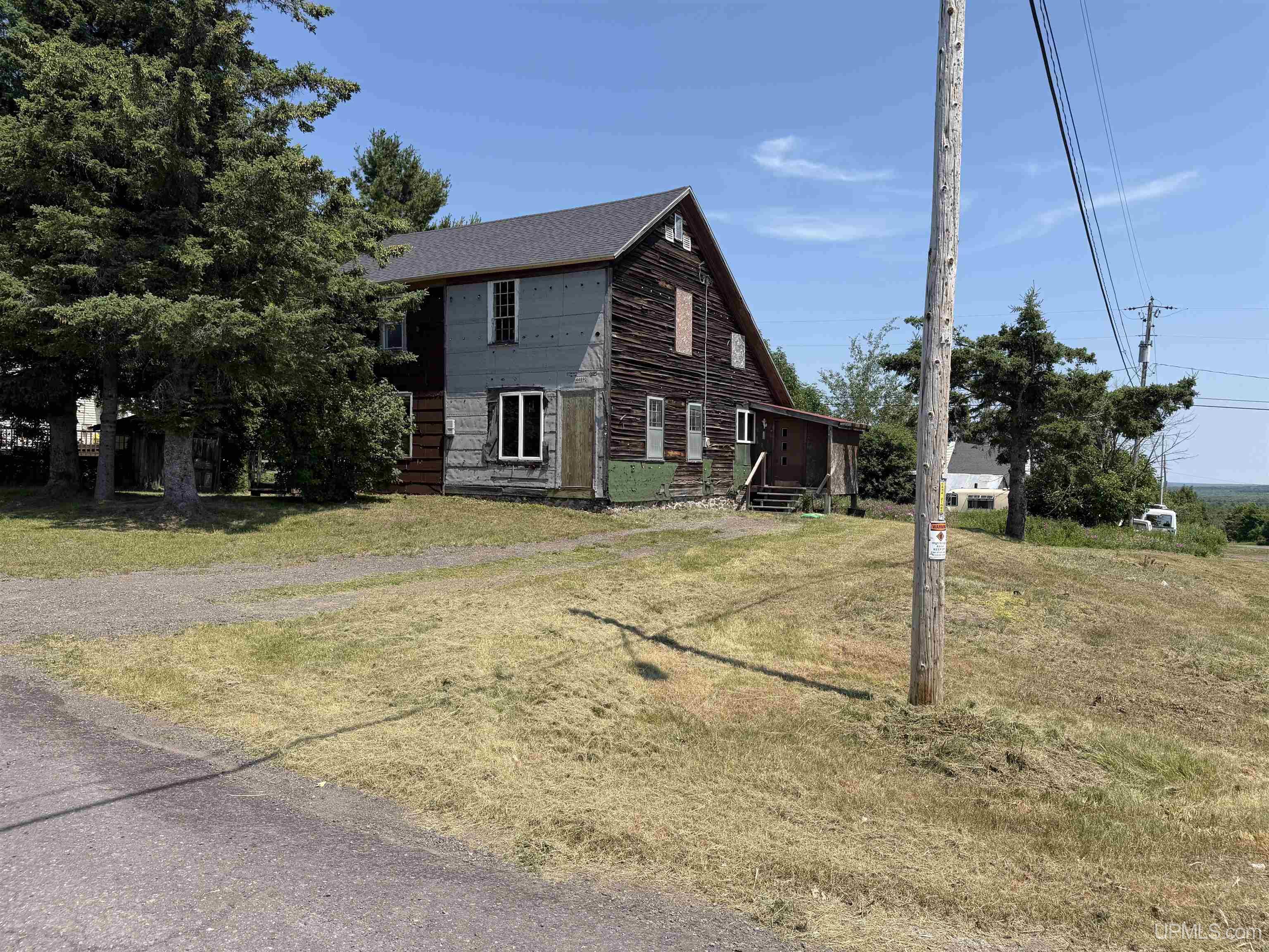44890 13th Street Property Photo 1